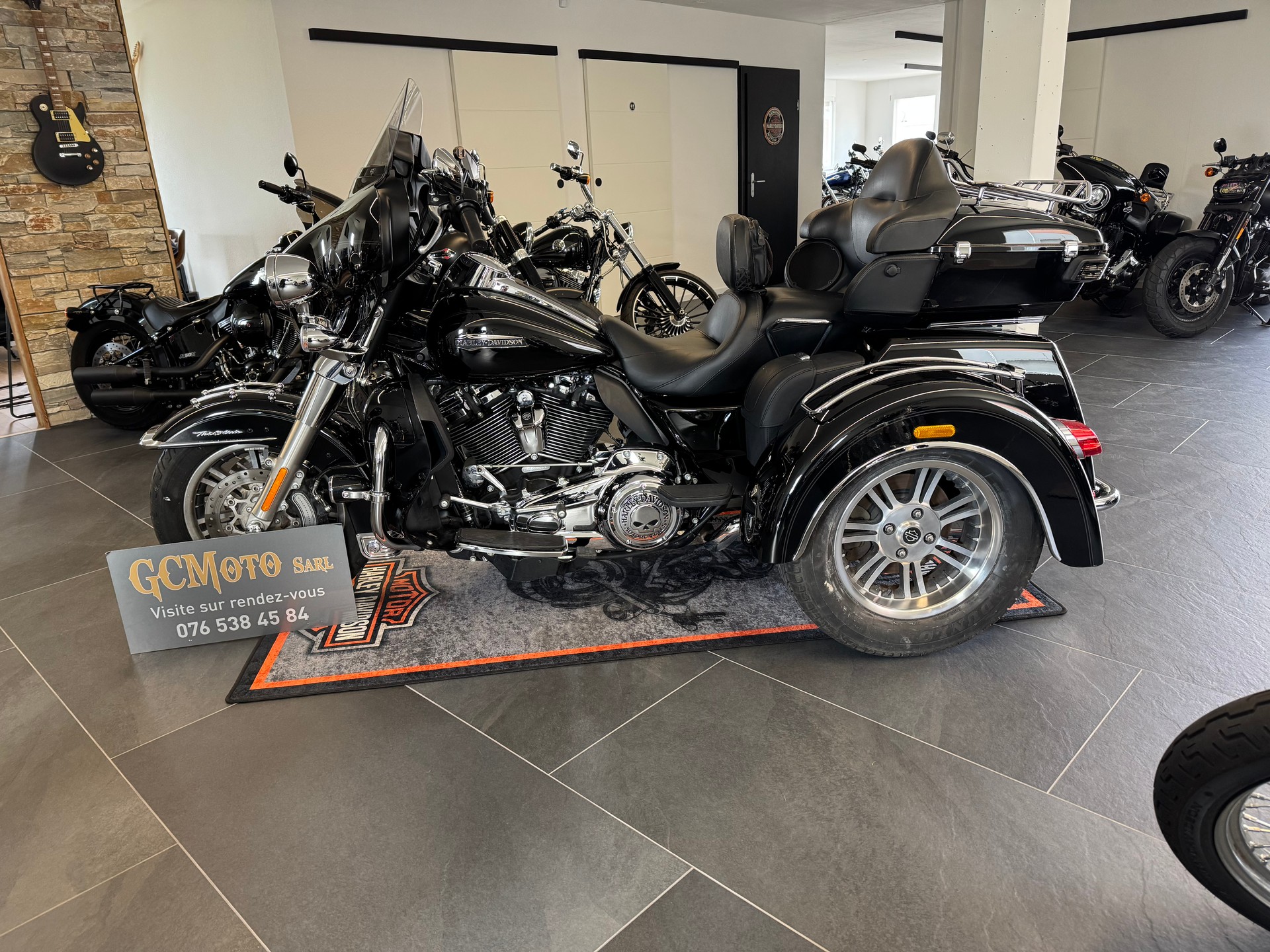 HARLEY-DAVIDSON FLHTCUTG Tri Glide Ultra-image-4