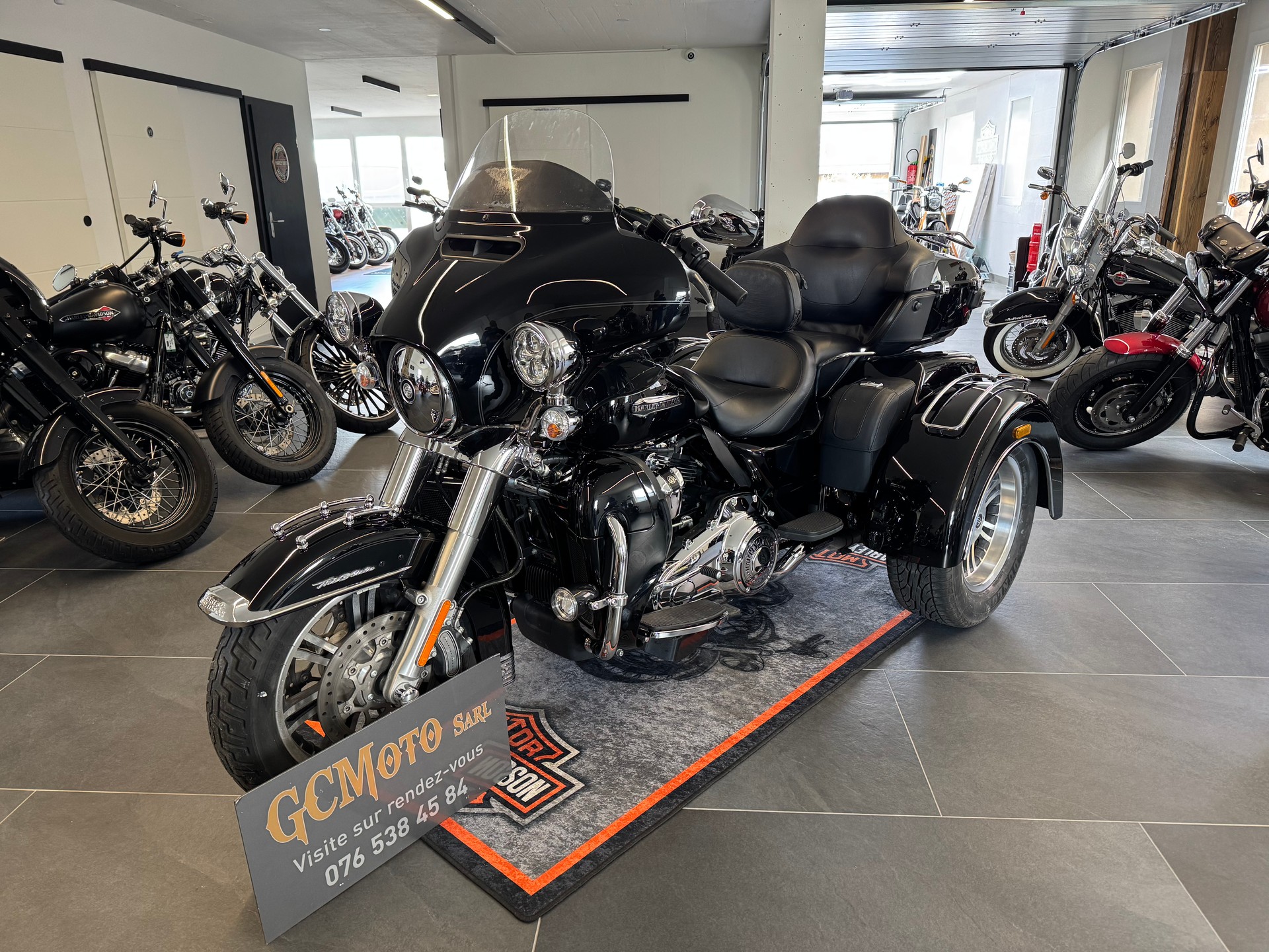 HARLEY-DAVIDSON FLHTCUTG Tri Glide Ultra-image-5