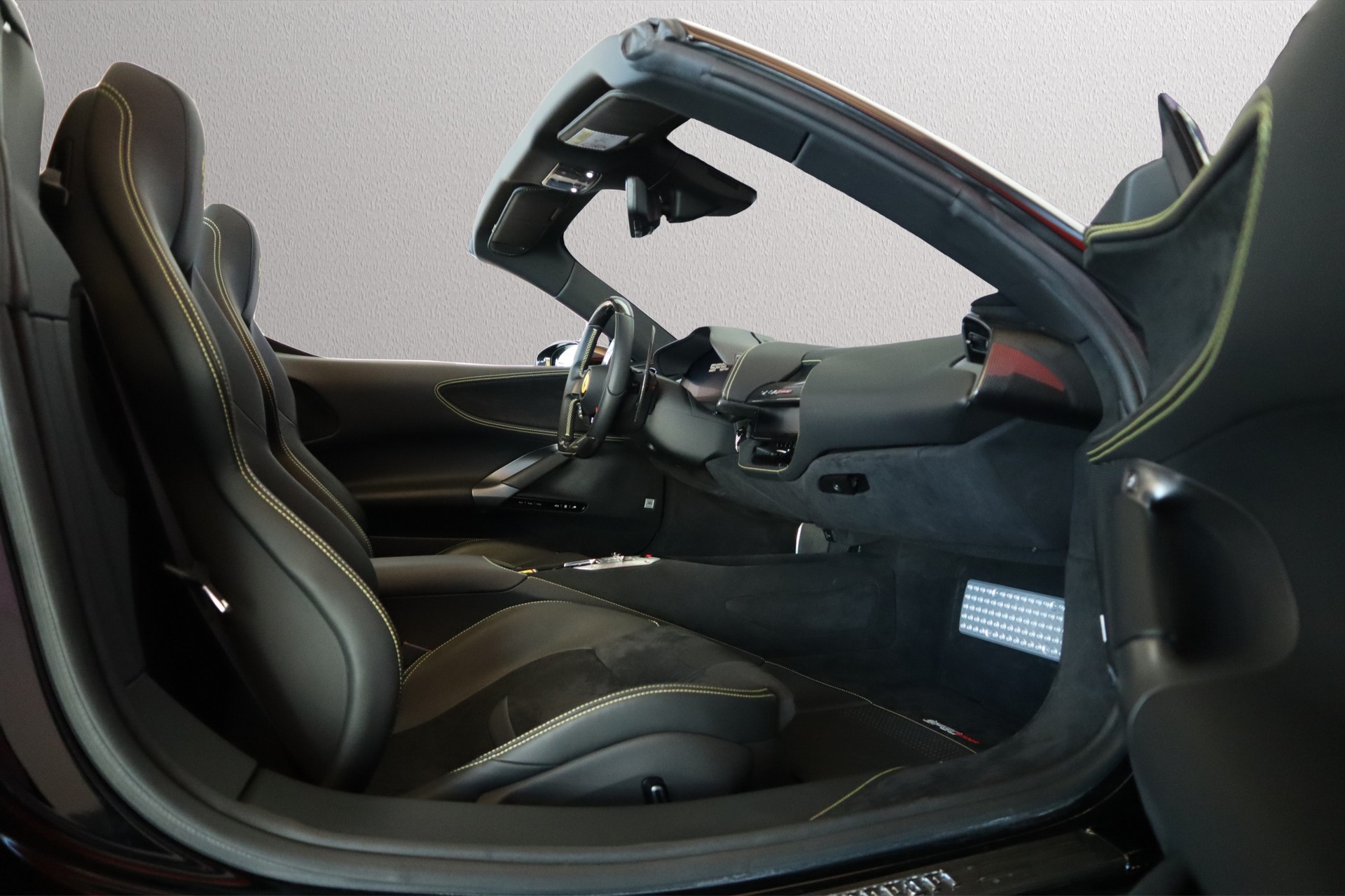 FERRARI SF90 Spider-image-20