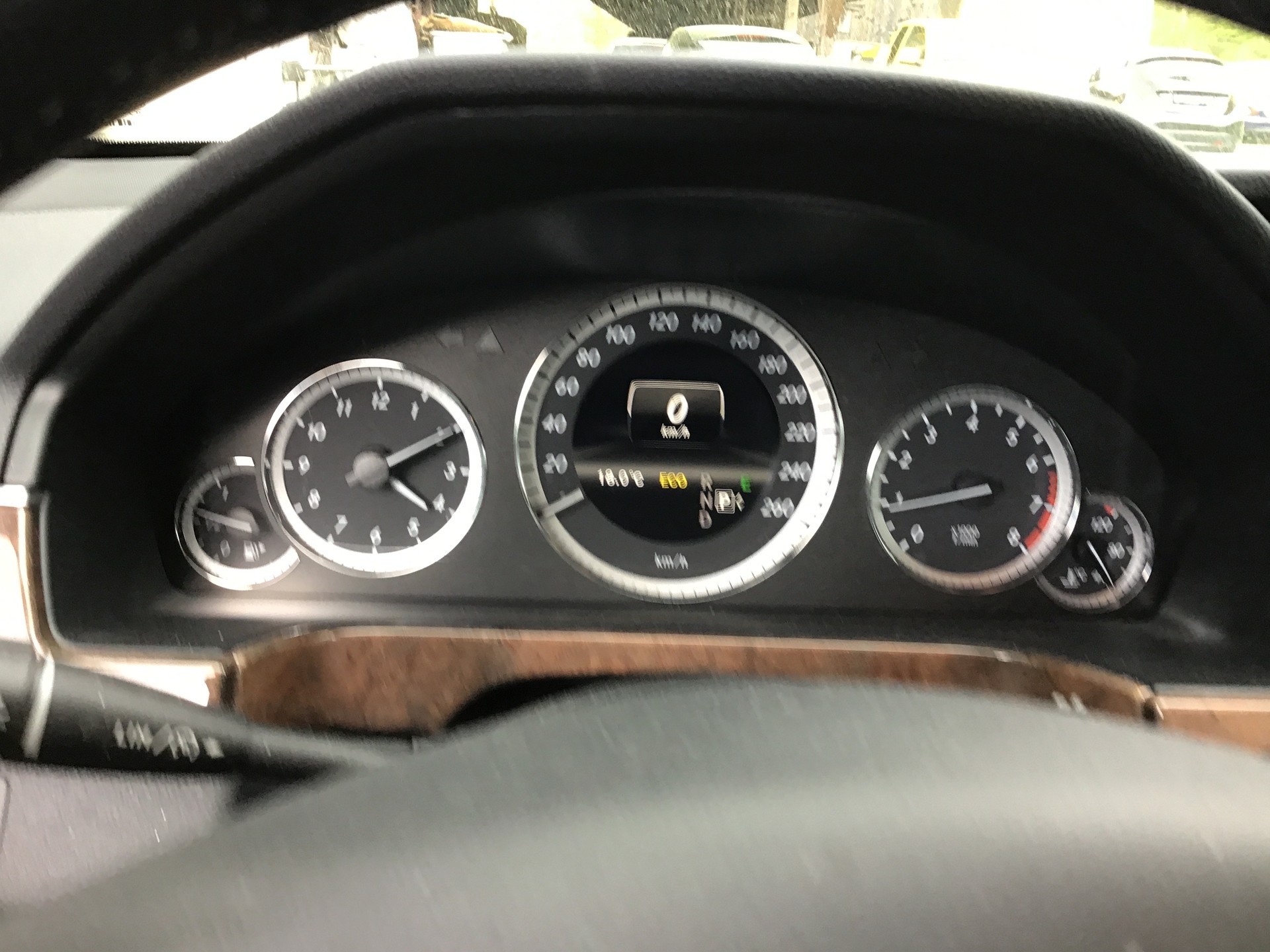 MERCEDES-BENZ E 350 CGI BlueEfficiency Elégance 7G-Tronic-image-19