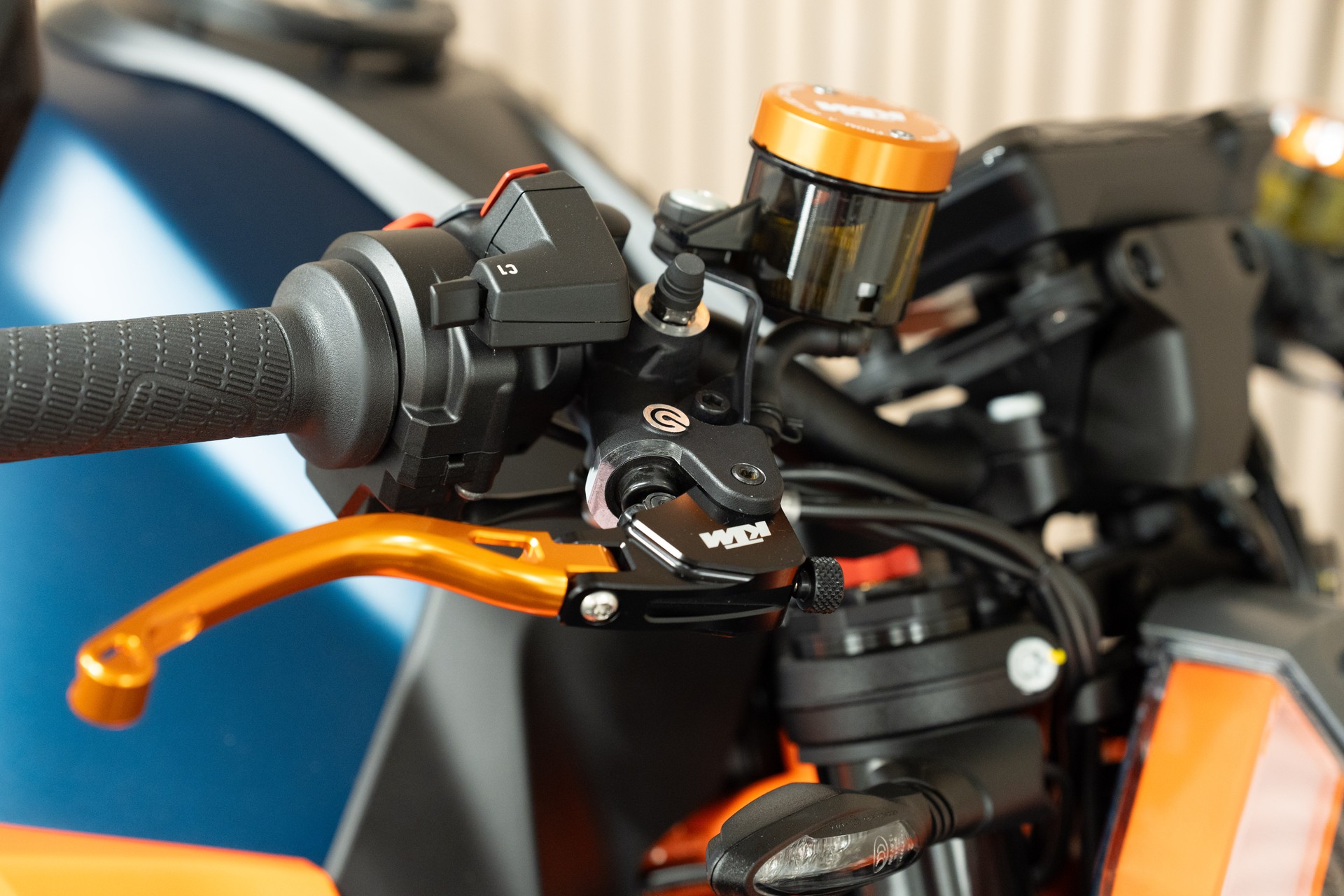 KTM 1290 Super Duke R-image-6
