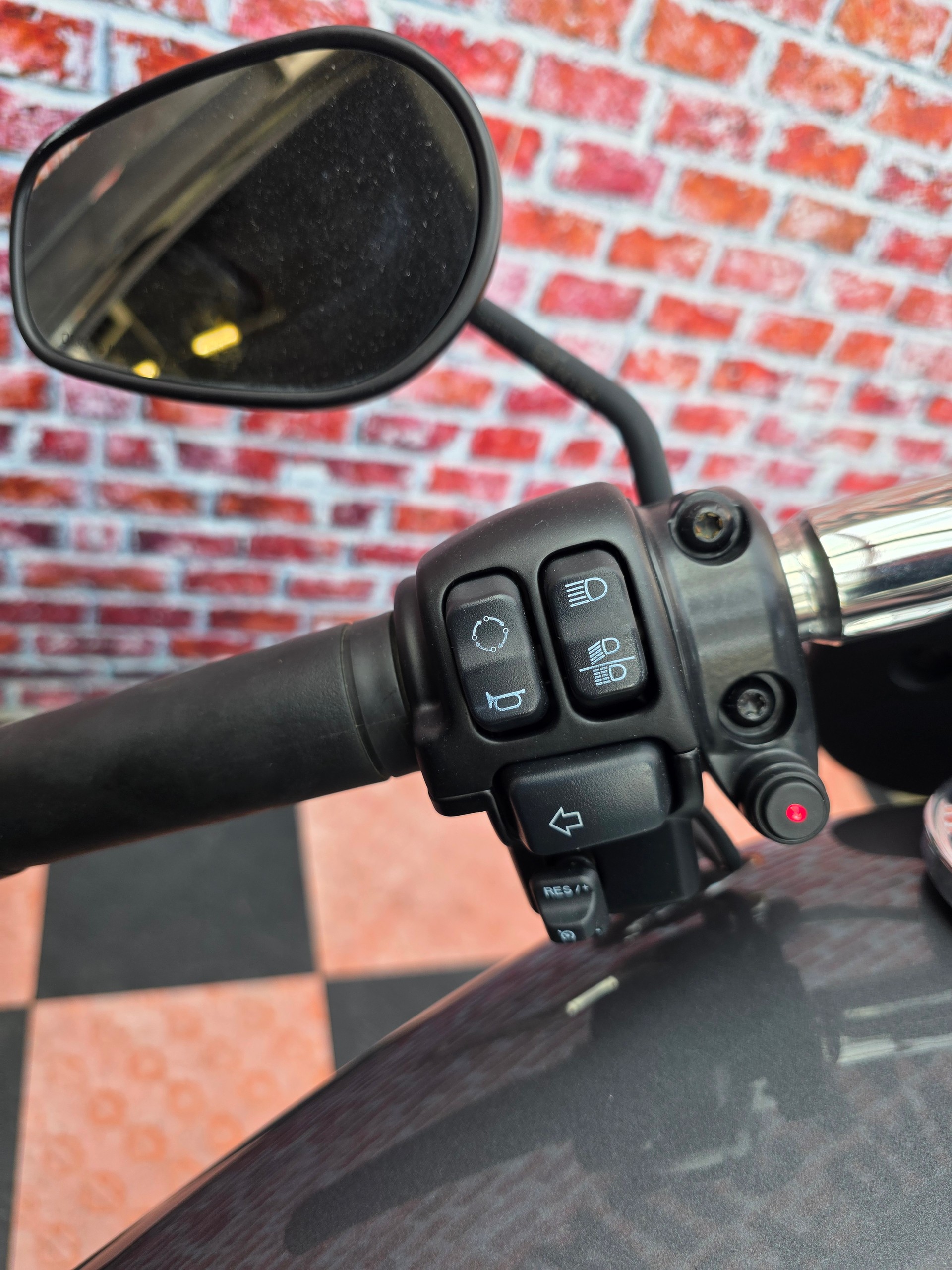 HARLEY-DAVIDSON FLSB Sport Glide 107-image-8