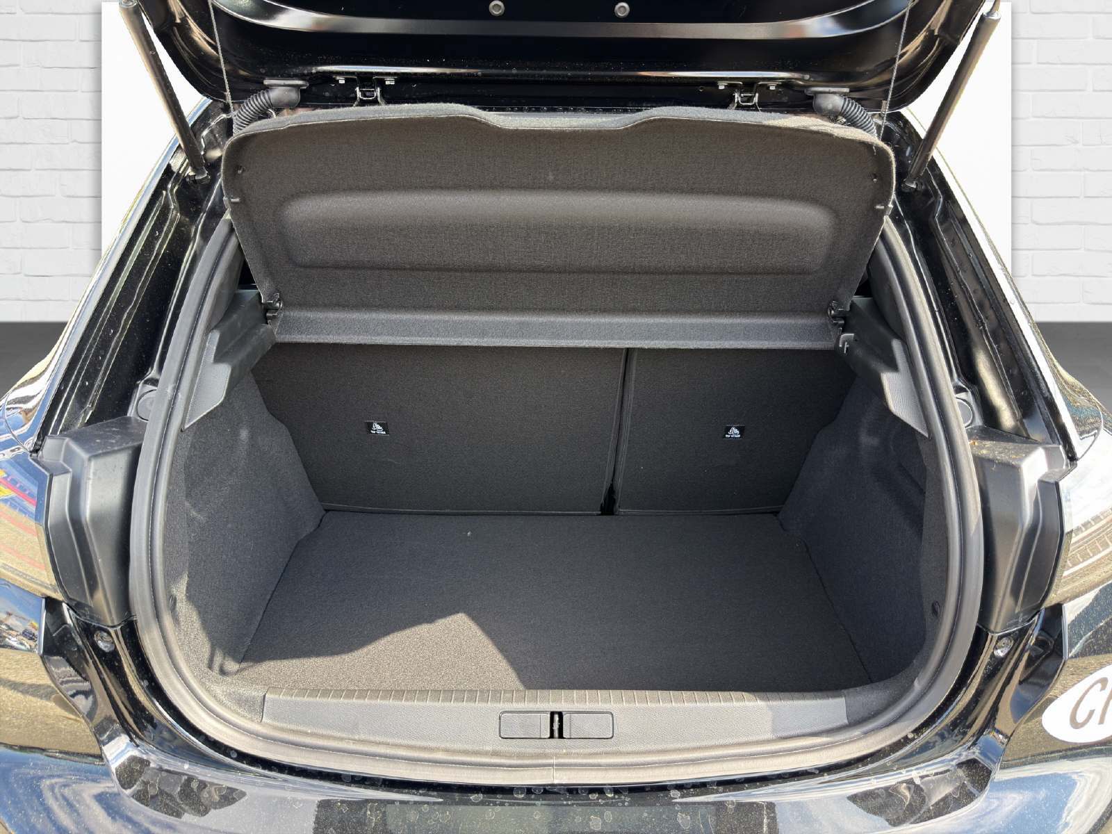 PEUGEOT 208 1.2 Hybrid 145 GT-image-13