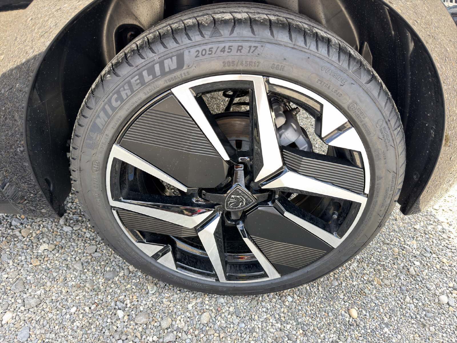 PEUGEOT 208 1.2 Hybrid 145 GT-image-5