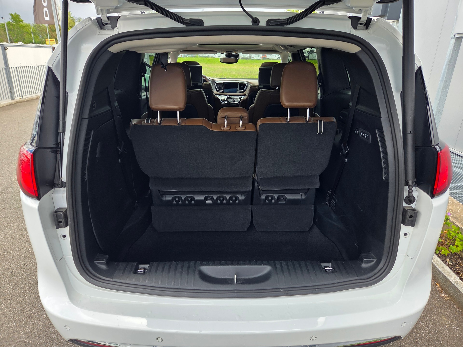 CHRYSLER Pacifica 3.6 V6 Limited S 291 PS / 7-Plätzer-image-11