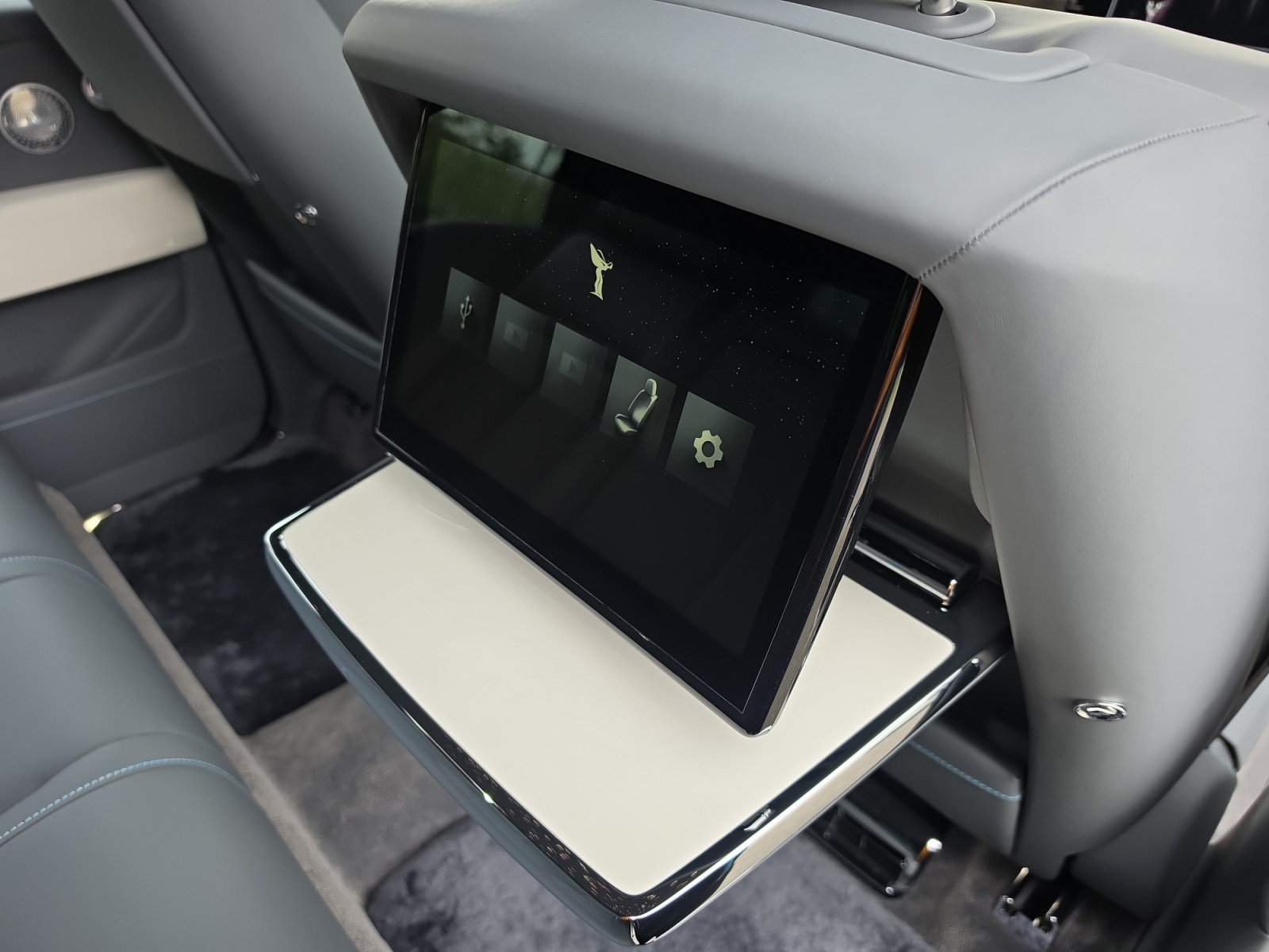 ROLLS-ROYCE Cullinan Serie II - Silver Badge - Vorführwagen-image-13
