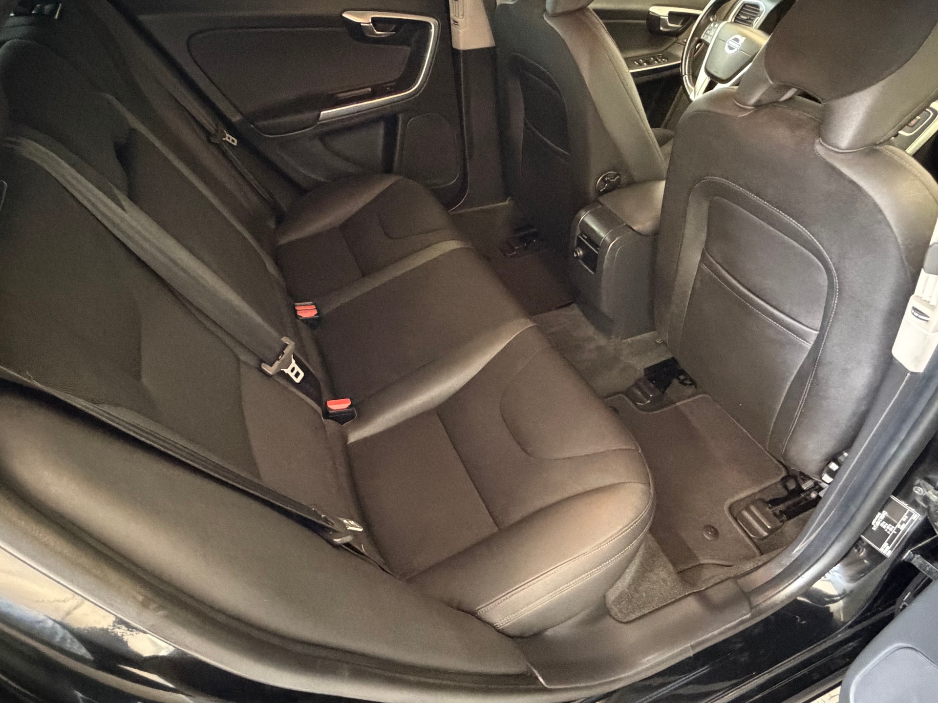VOLVO V60 D3 Geartronic-image-12