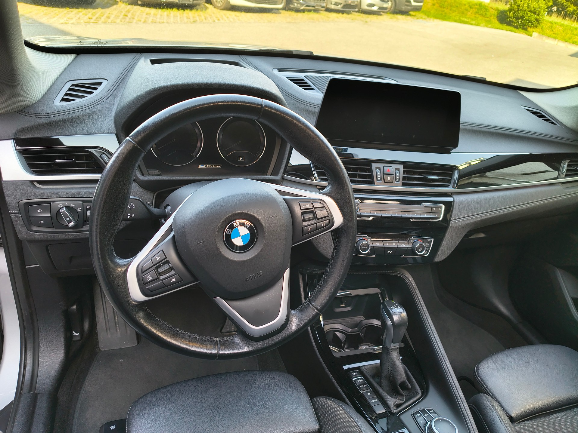 BMW X1 xDrive 25e Sport Line Steptronic-image-6