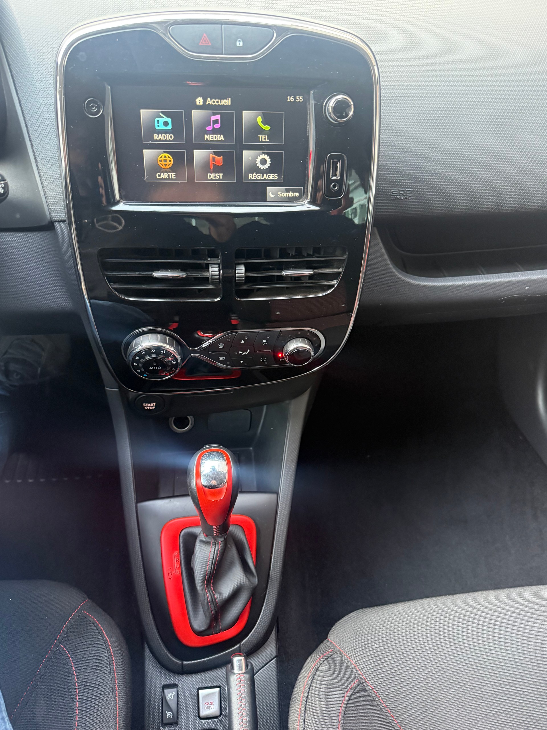 RENAULT Clio 1.6 T RS 200 EDC-image-9