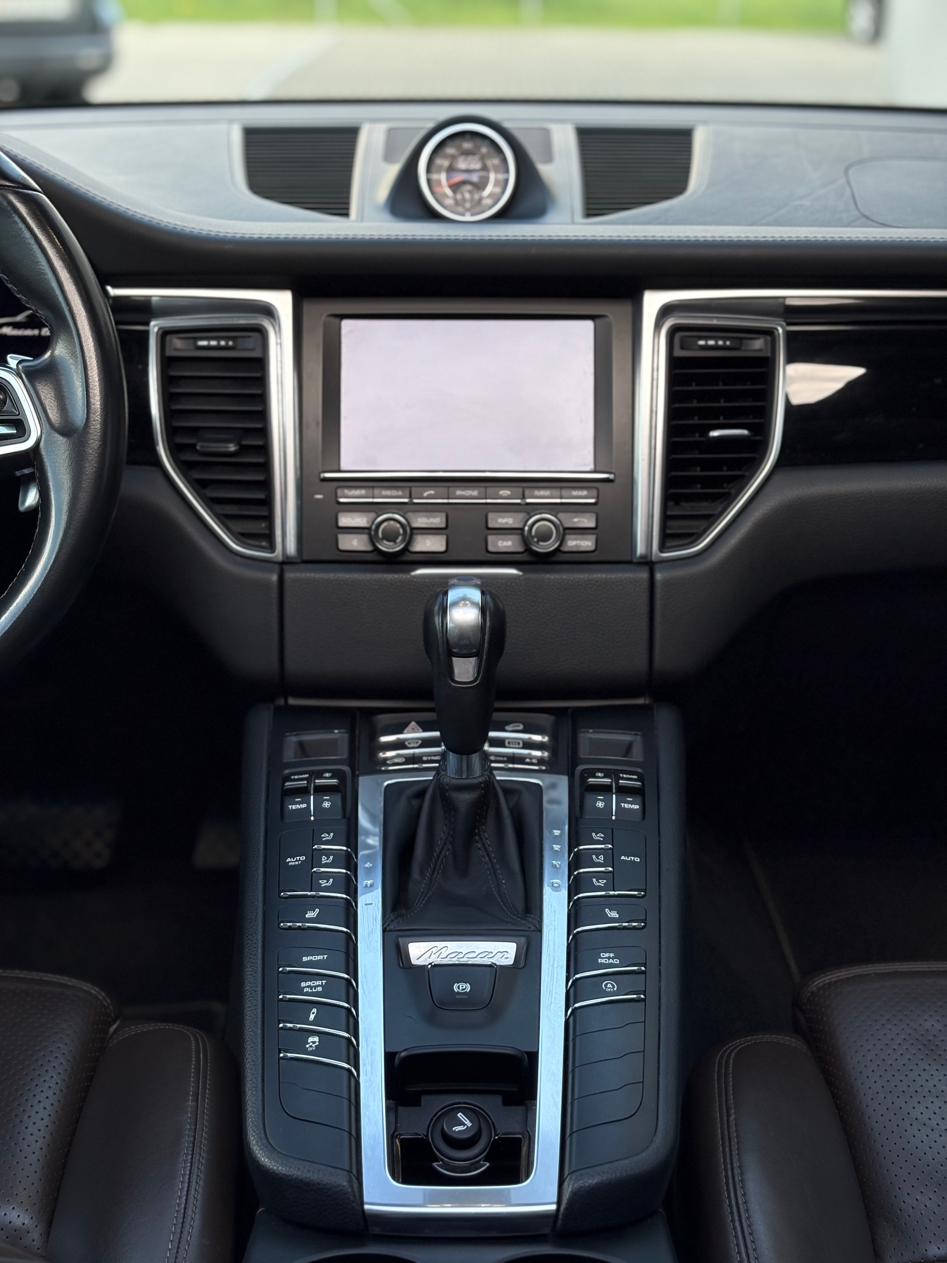 PORSCHE Macan Turbo PDK-image-12