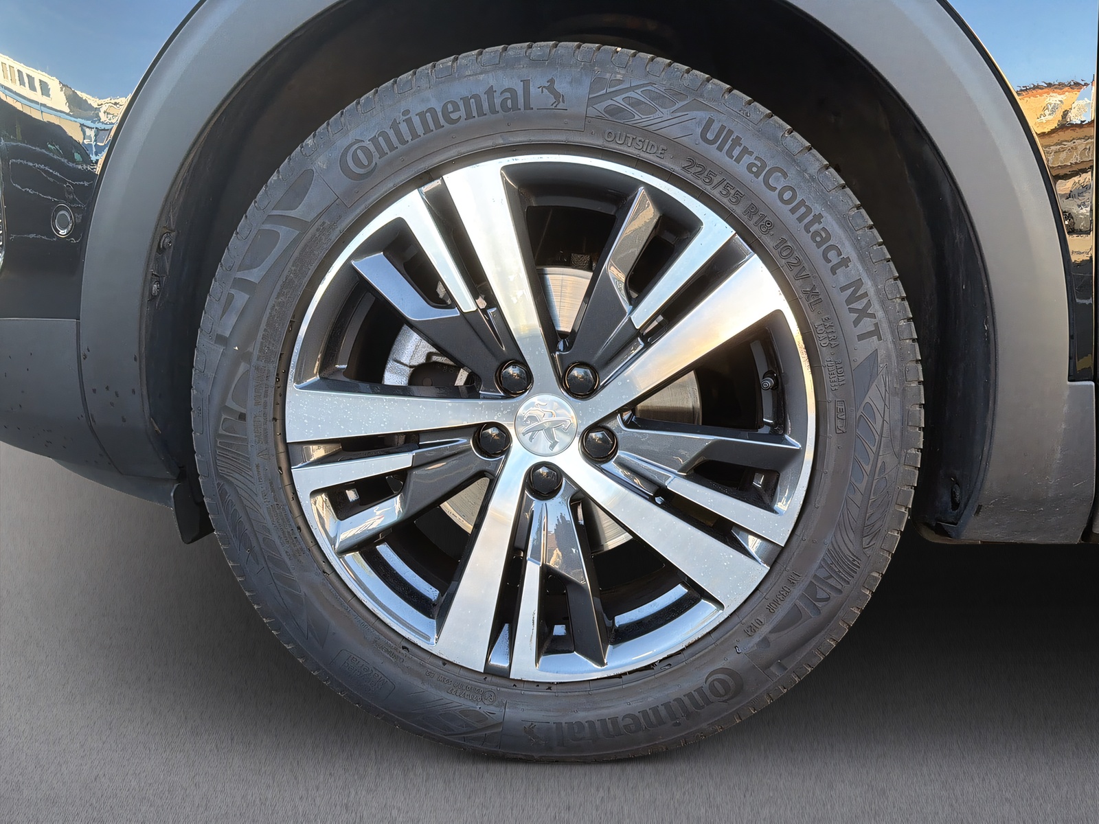 PEUGEOT 5008 1.2 Pure Tech Allure Pack EAT8-image-5