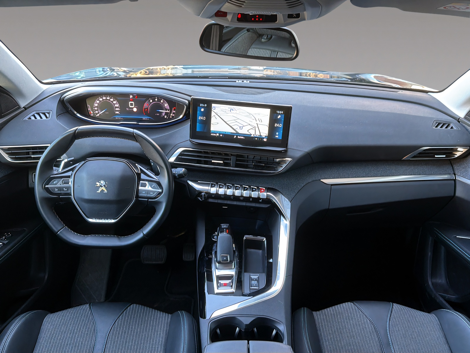 PEUGEOT 5008 1.2 Pure Tech Allure Pack EAT8-image-14