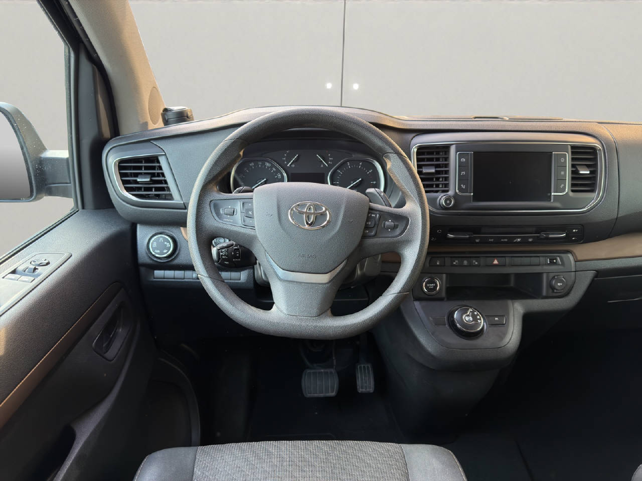 TOYOTA PROACE Verso L1 2.0 D Family-image-4