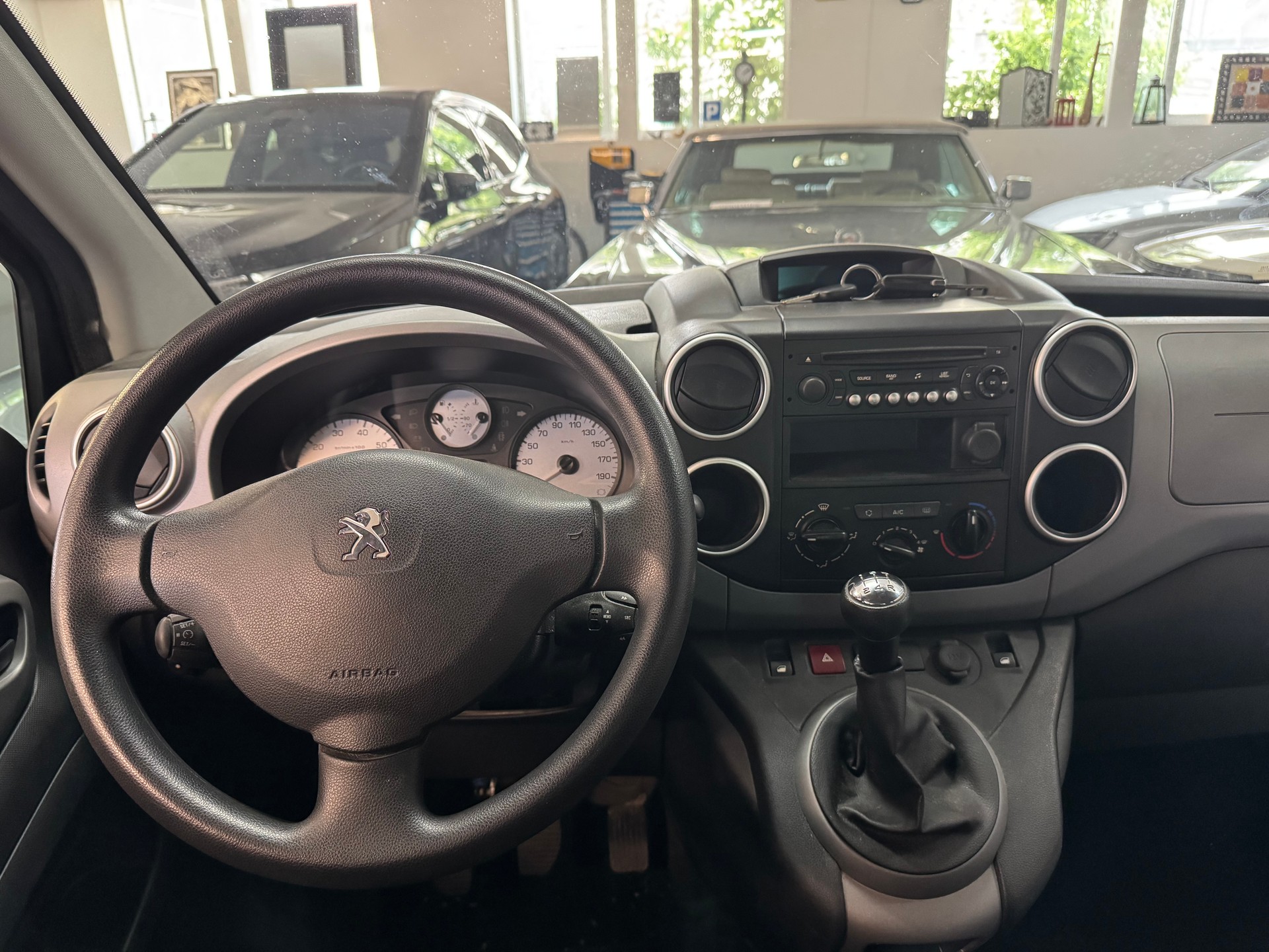 PEUGEOT Partner 1.2 PureTech Active-image-8