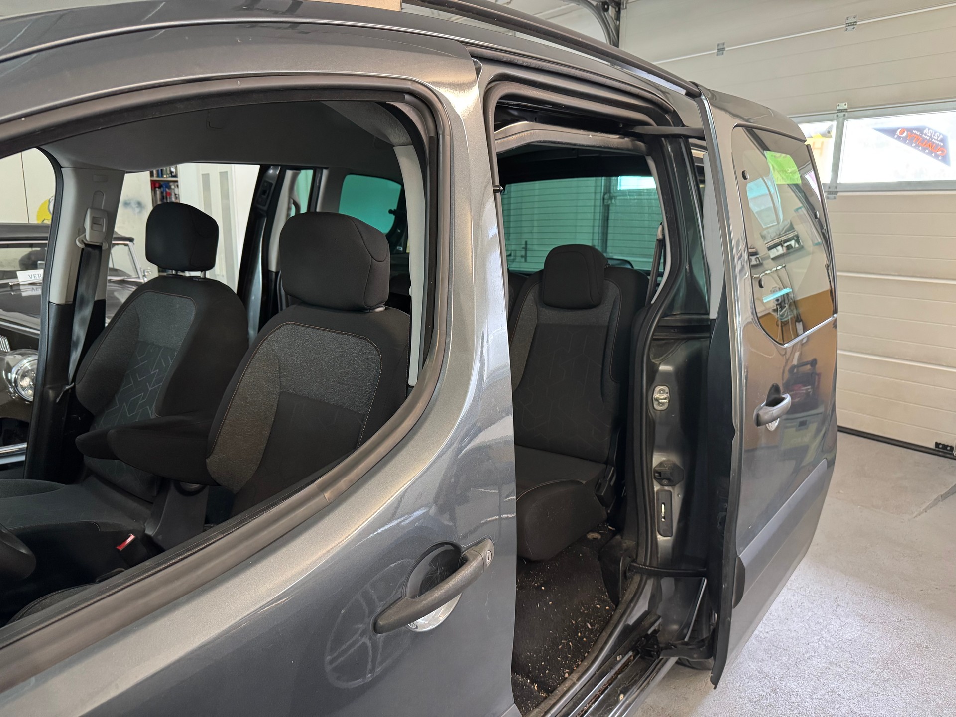 PEUGEOT Partner 1.2 PureTech Active-image-6