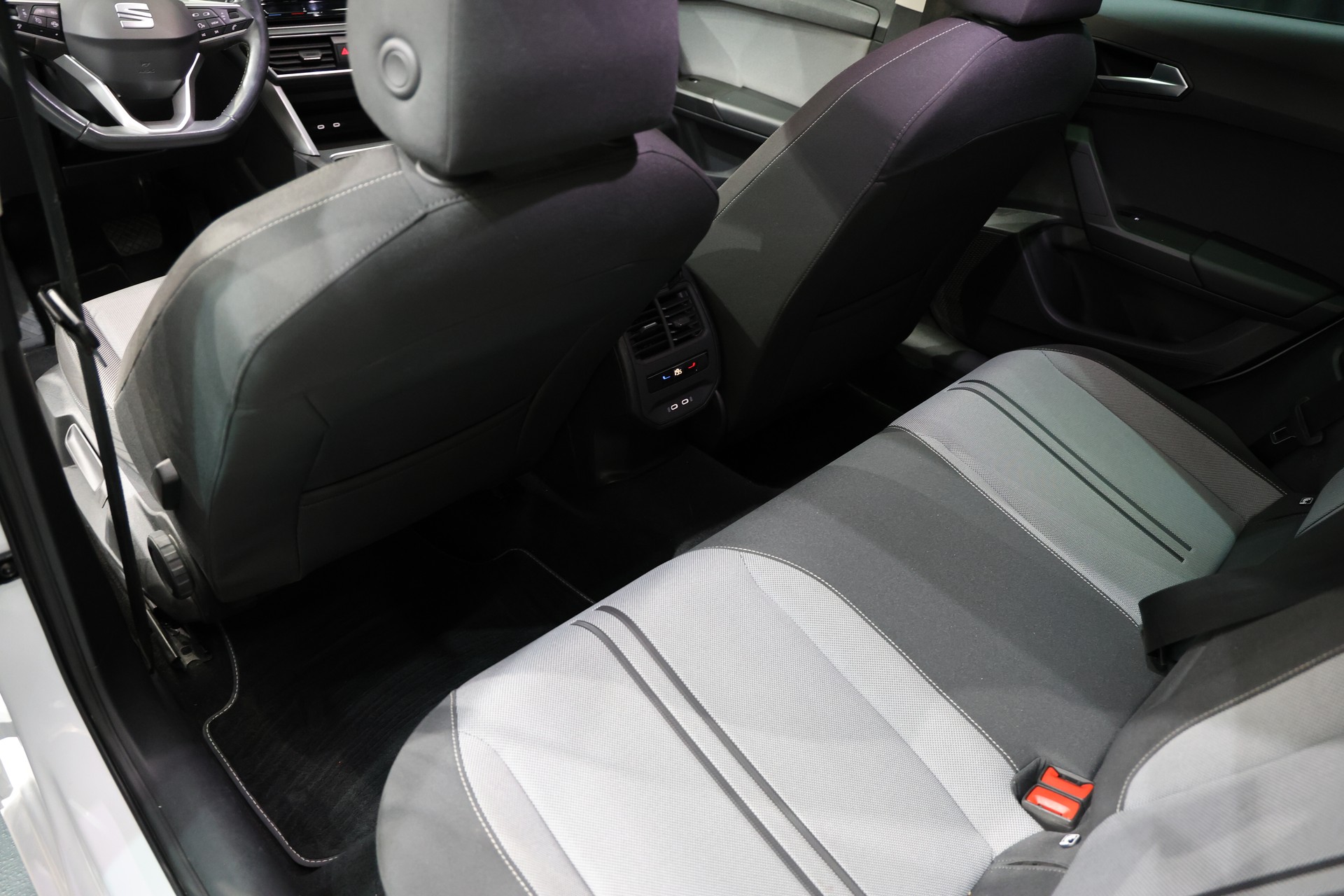 SEAT Leon ST 2.0 TDI EVO DSG Style-image-8