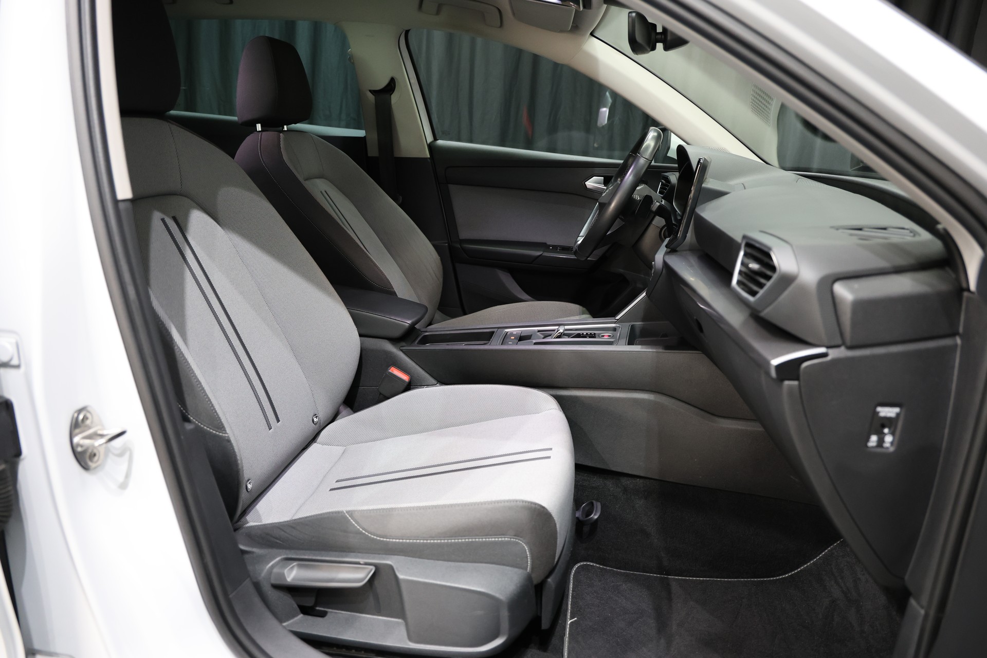 SEAT Leon ST 2.0 TDI EVO DSG Style-image-11