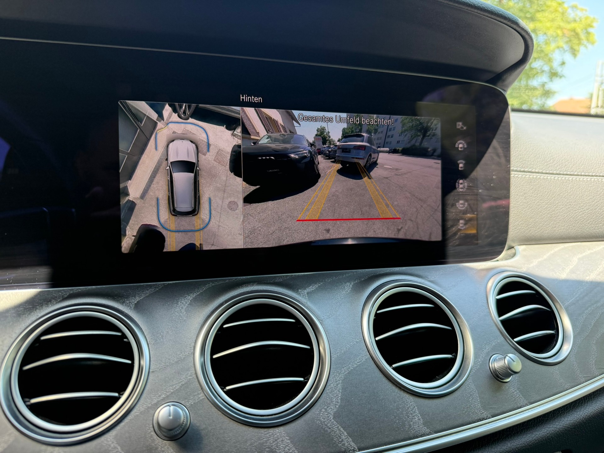 MERCEDES-BENZ E 220 d AMG Line 4matic Kombi-image-14