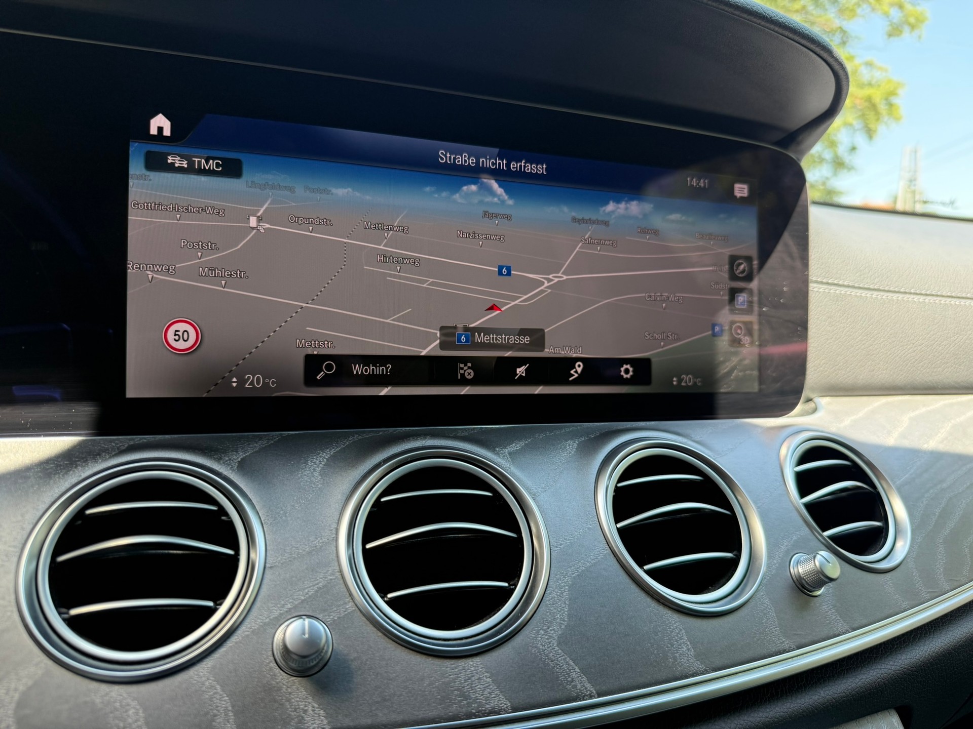 MERCEDES-BENZ E 220 d AMG Line 4matic Kombi-image-13