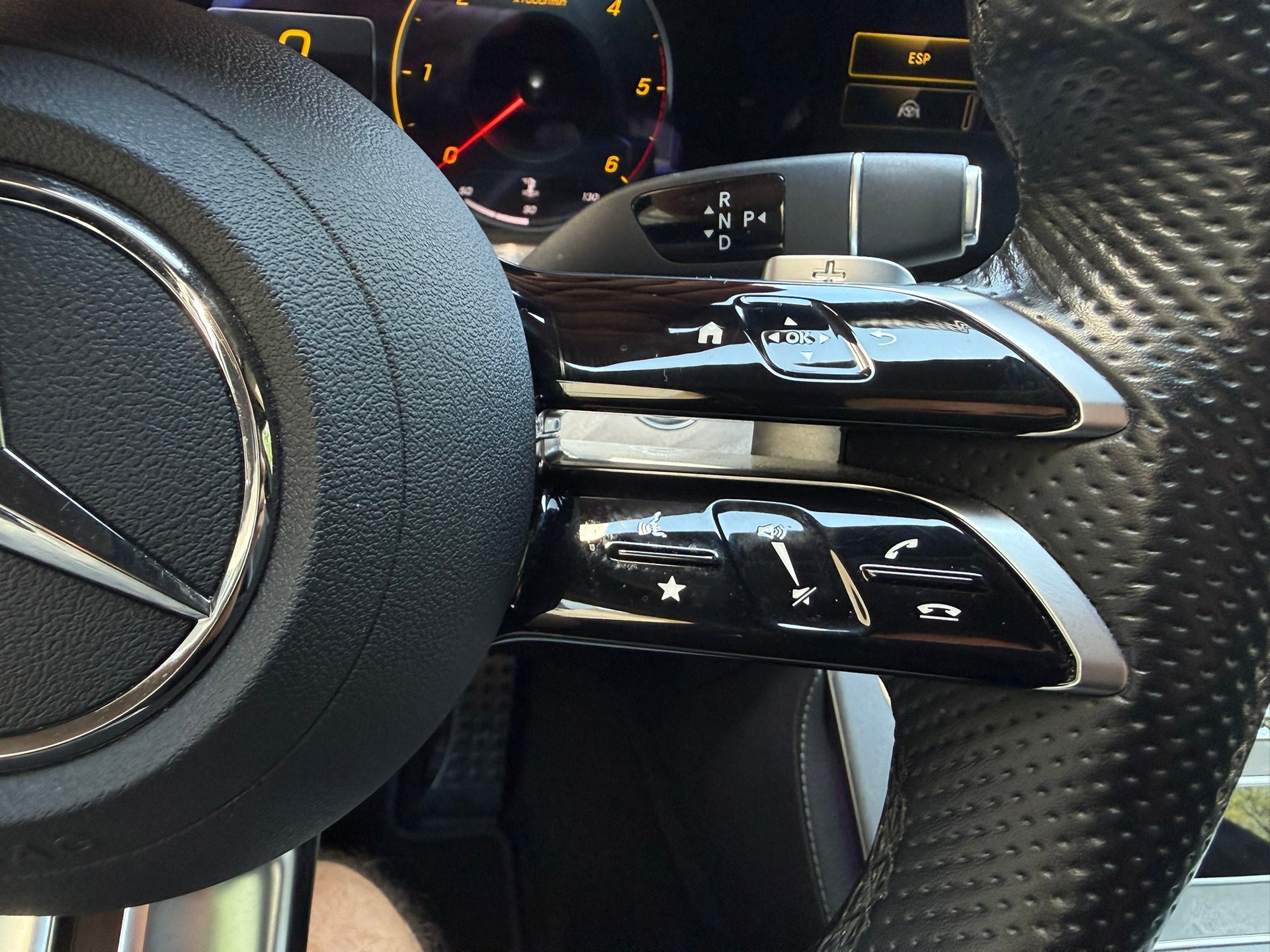 MERCEDES-BENZ E 220 d AMG Line 4matic Kombi-image-12