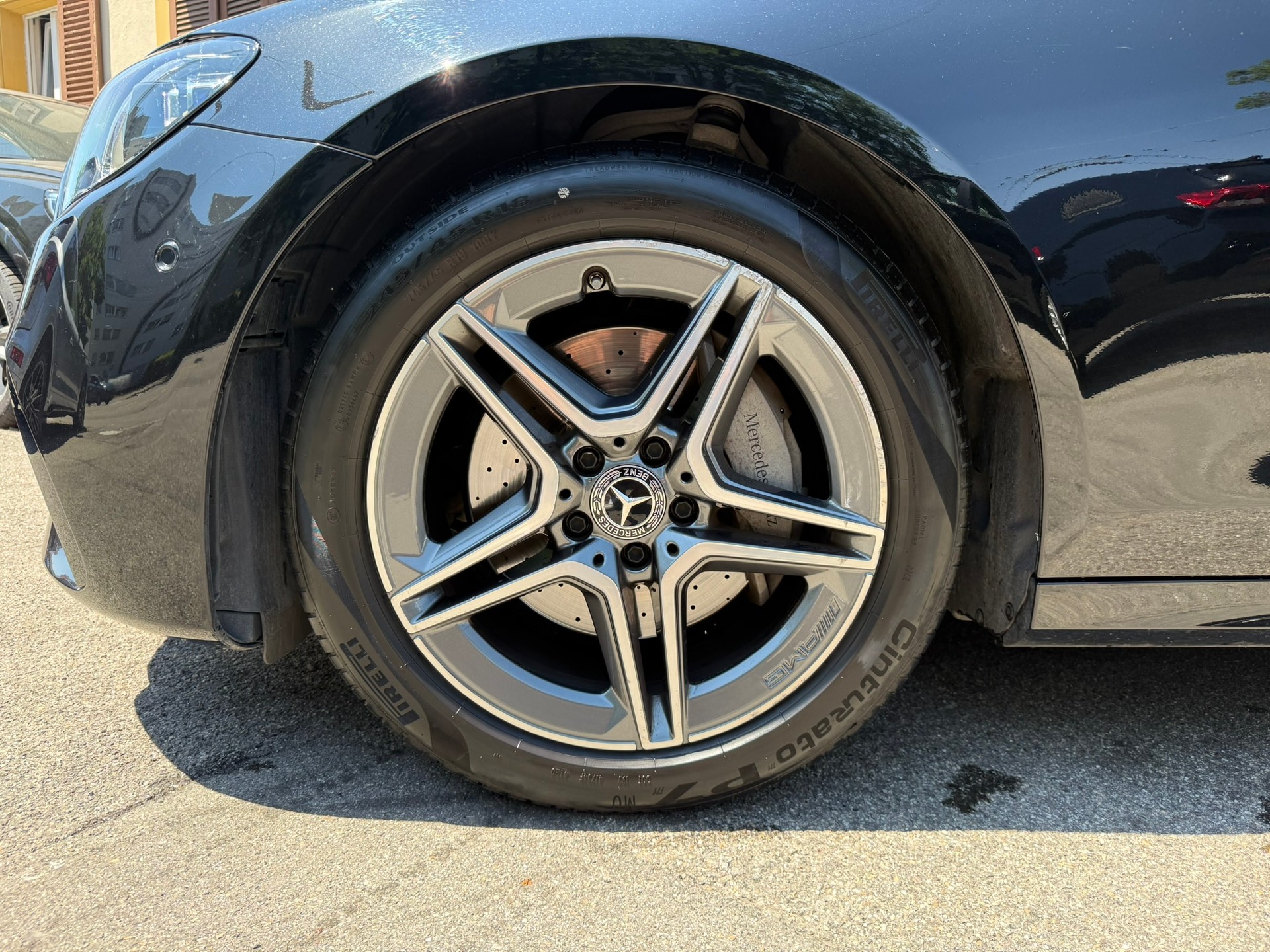 MERCEDES-BENZ E 220 d AMG Line 4matic Kombi-image-5