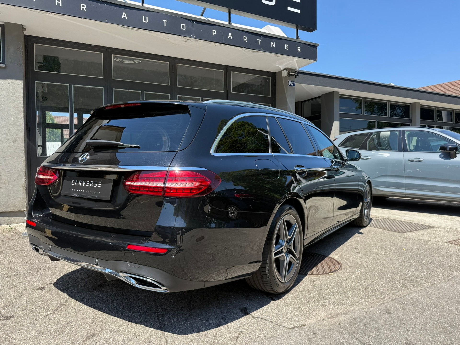 MERCEDES-BENZ E 220 d AMG Line 4matic Kombi-showroom-element-3