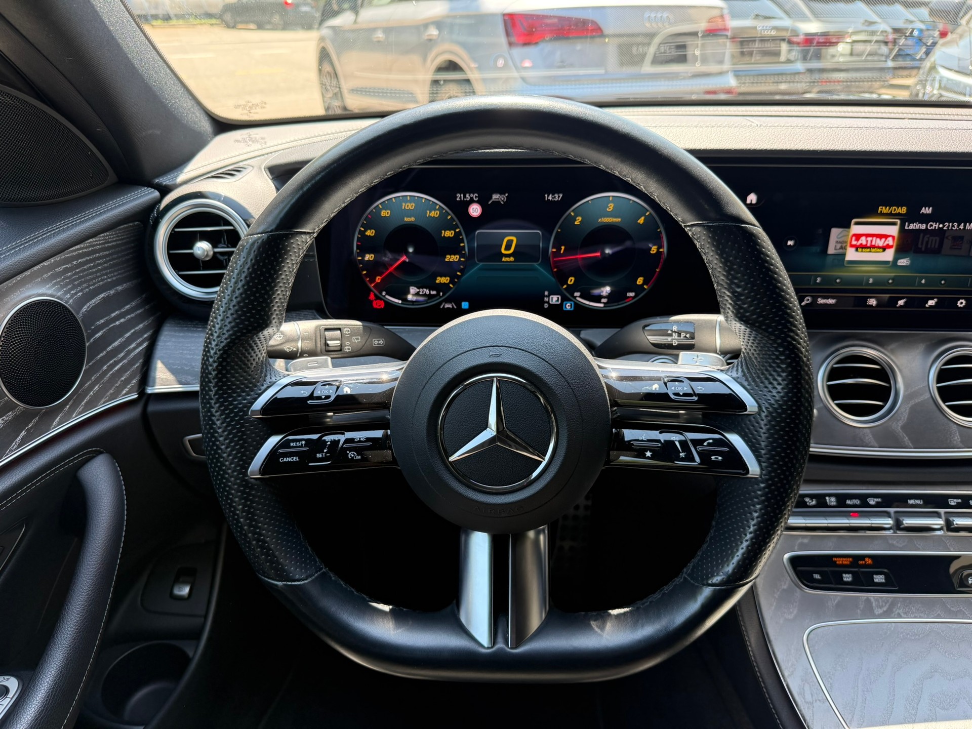 MERCEDES-BENZ E 220 d AMG Line 4matic Kombi-image-10