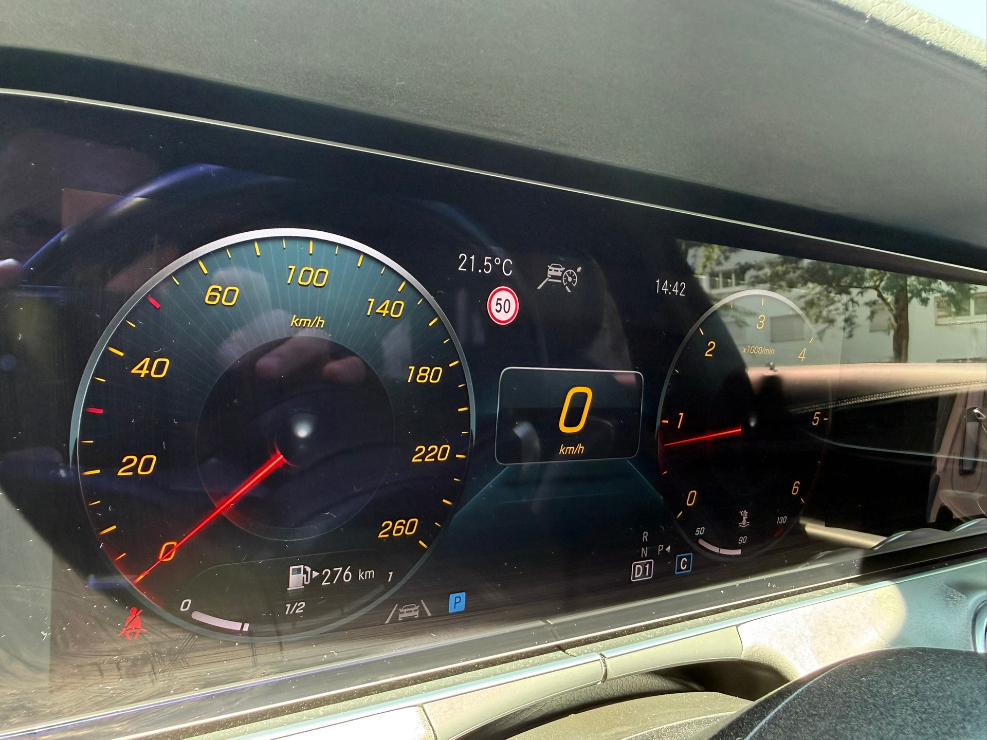 MERCEDES-BENZ E 220 d AMG Line 4matic Kombi-image-18
