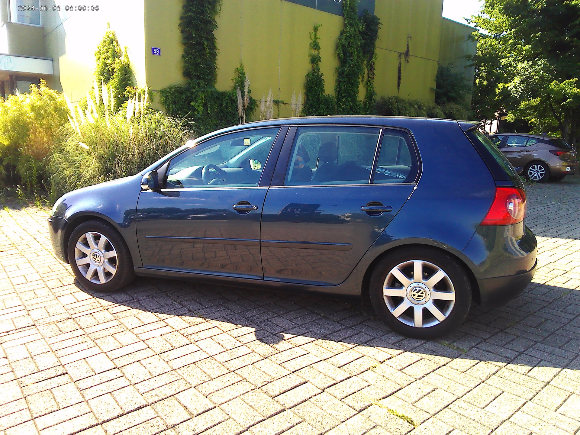 VW Golf 1.6 FSI Sportline-image-4