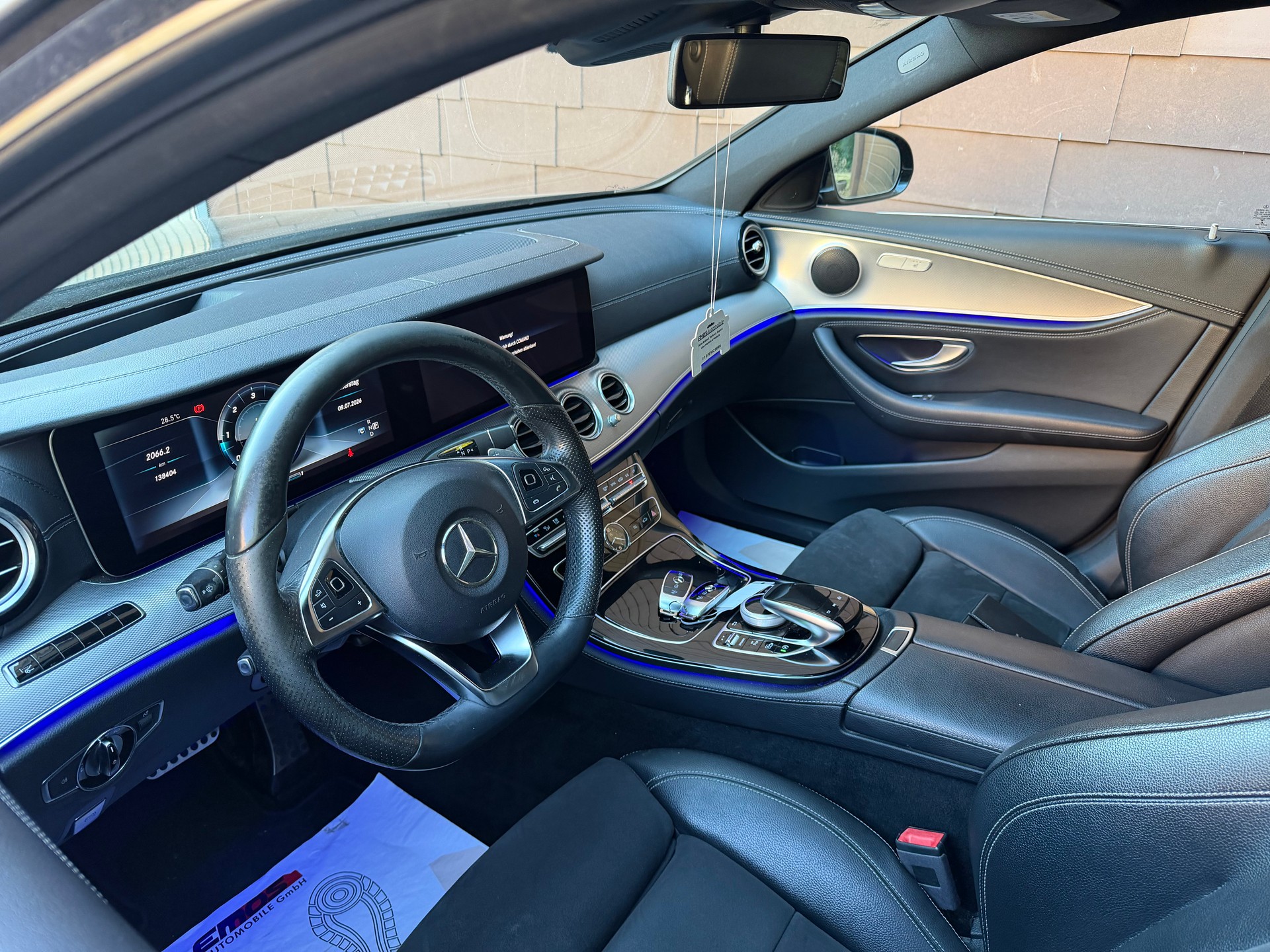 MERCEDES-BENZ E 220 d AMG Line 9G-Tronic-image-9