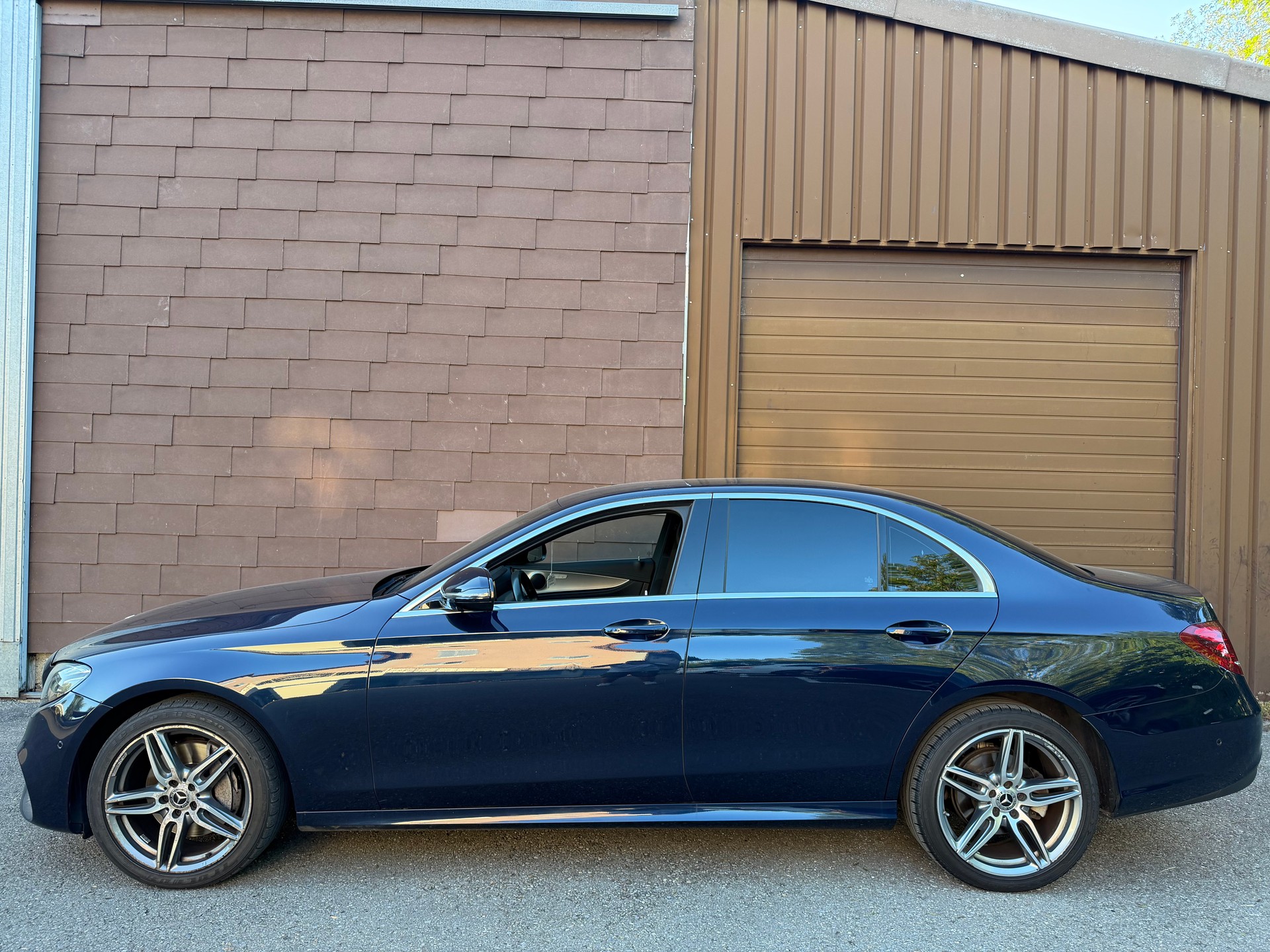 MERCEDES-BENZ E 220 d AMG Line 9G-Tronic-image-3