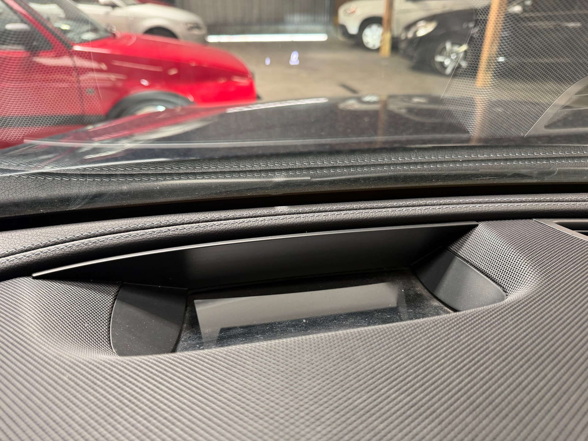 MERCEDES-BENZ E 220 d AMG Line 9G-Tronic-image-15