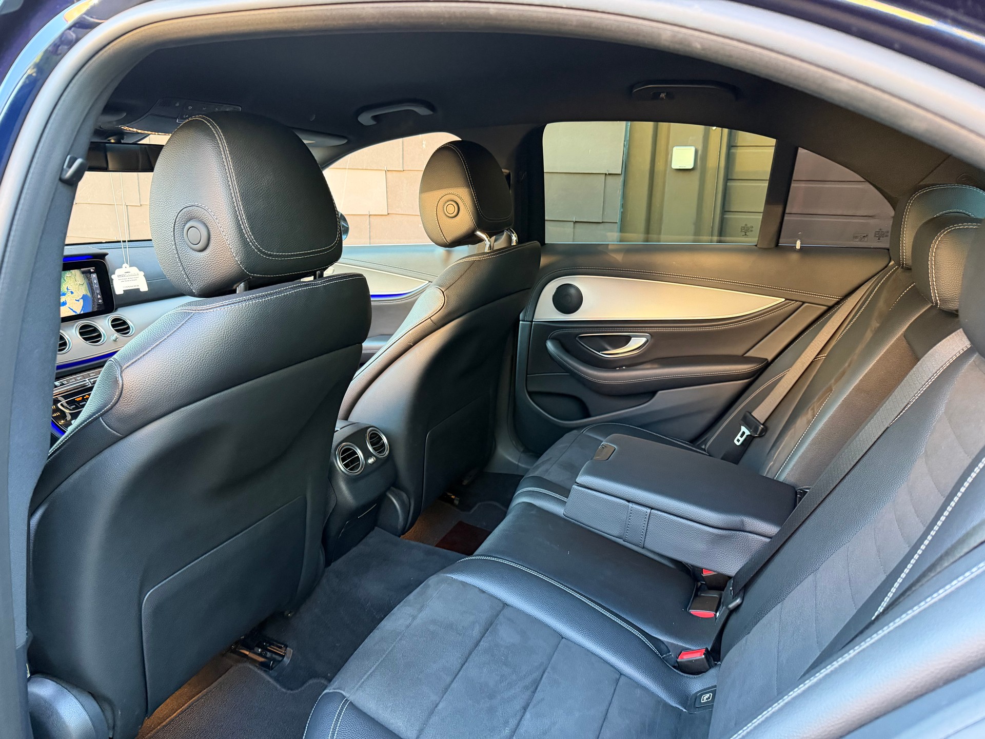 MERCEDES-BENZ E 220 d AMG Line 9G-Tronic-image-10