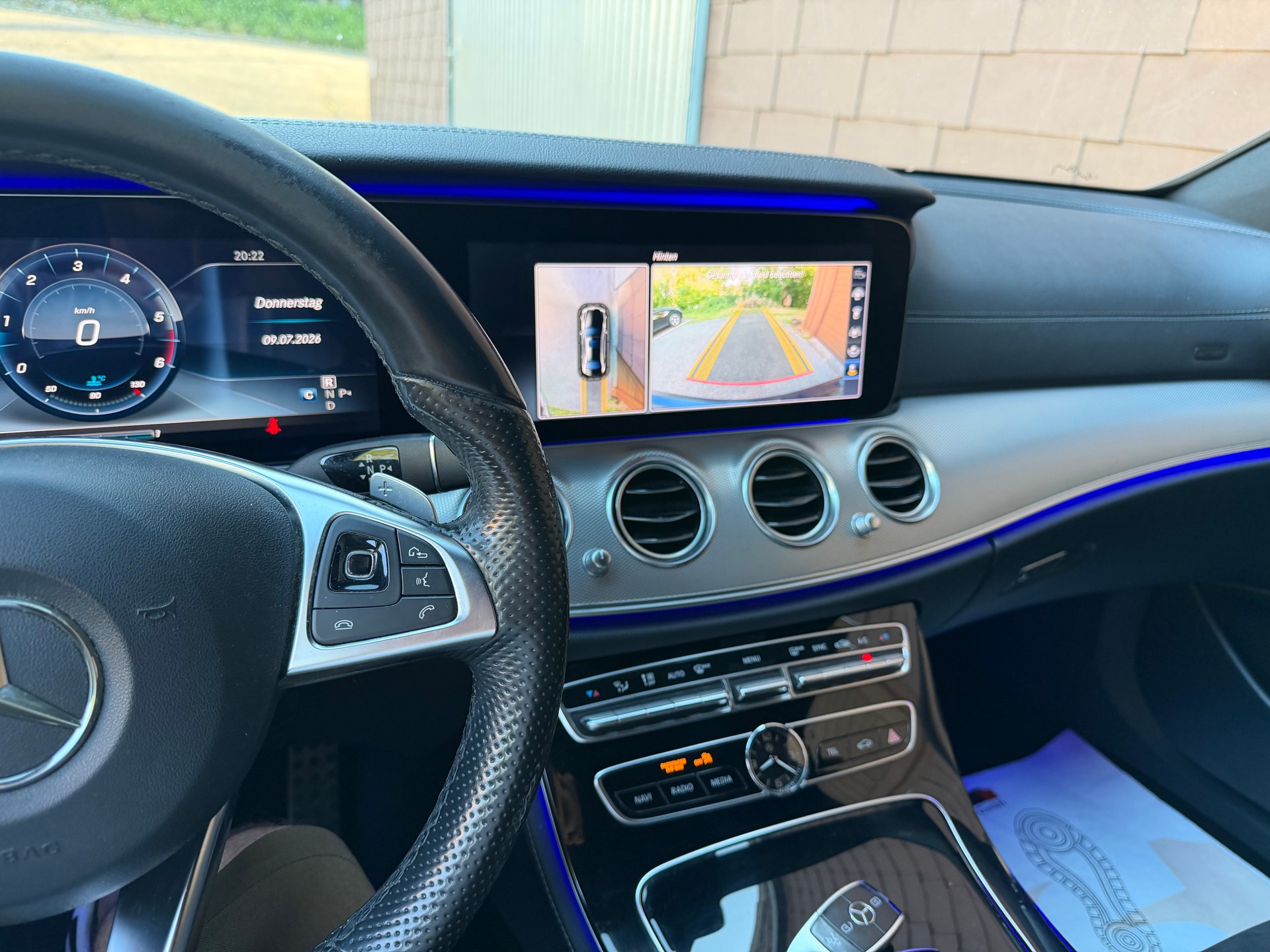 MERCEDES-BENZ E 220 d AMG Line 9G-Tronic-image-11