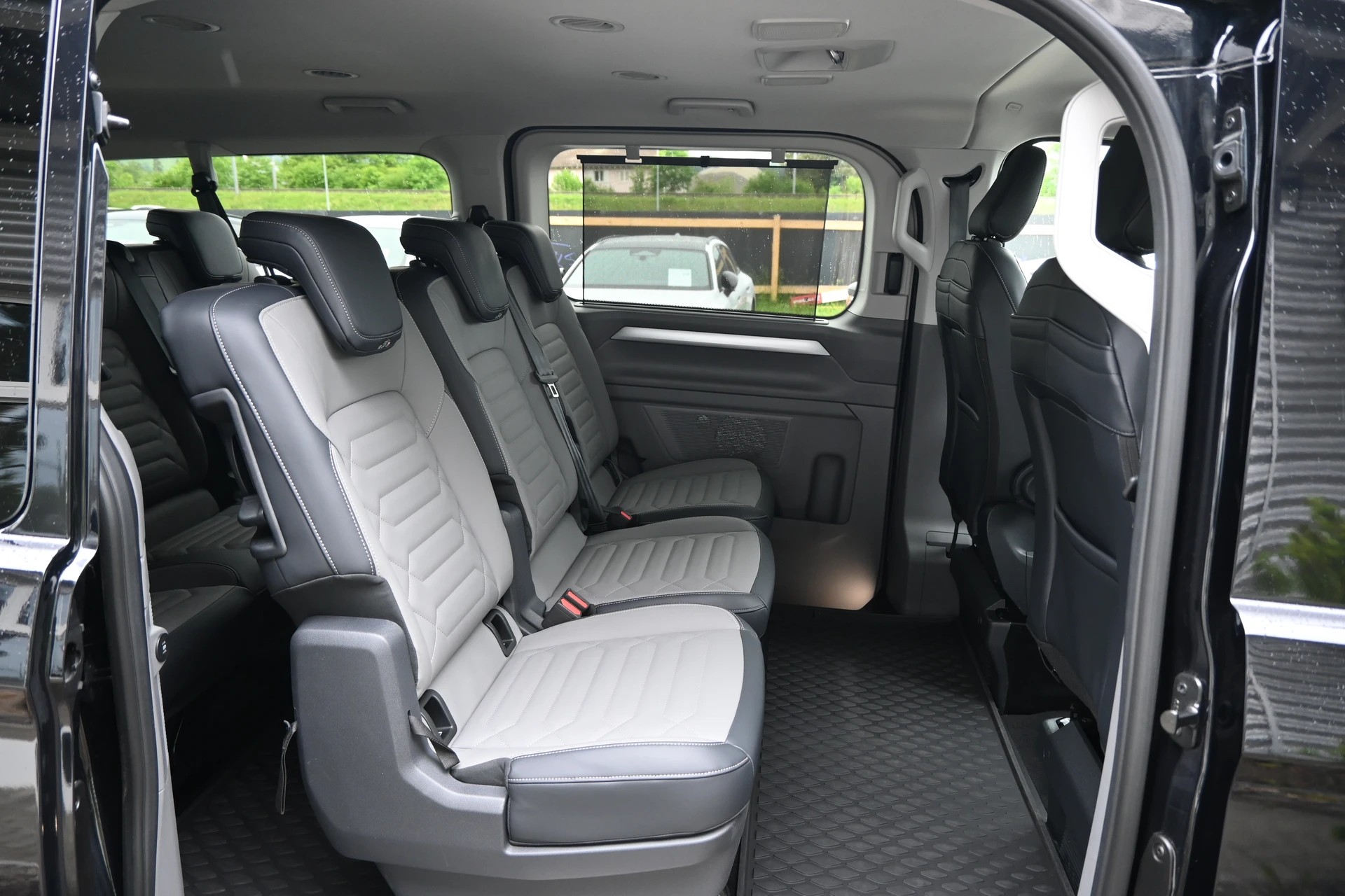 VW Caravelle 2.0 TDI Style LWB Automat 8-Plätzer 170PS + AHK 2500kg + Standheizung-image-16