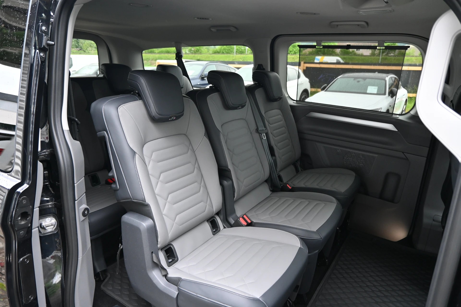 VW Caravelle 2.0 TDI Style LWB Automat 8-Plätzer 170PS + AHK 2500kg + Standheizung-image-17