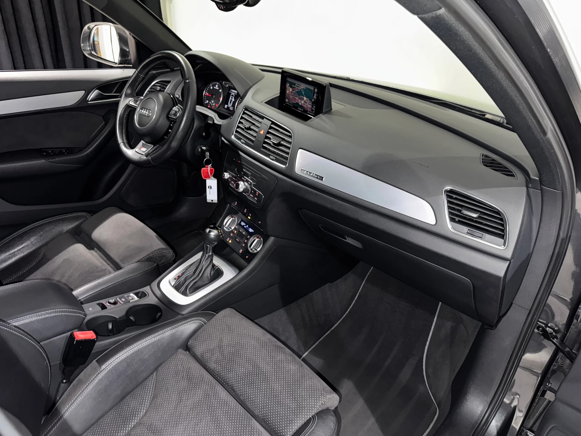 AUDI AUDI Q3 2.0 TDI quattro S-tronic | CH |-image-11