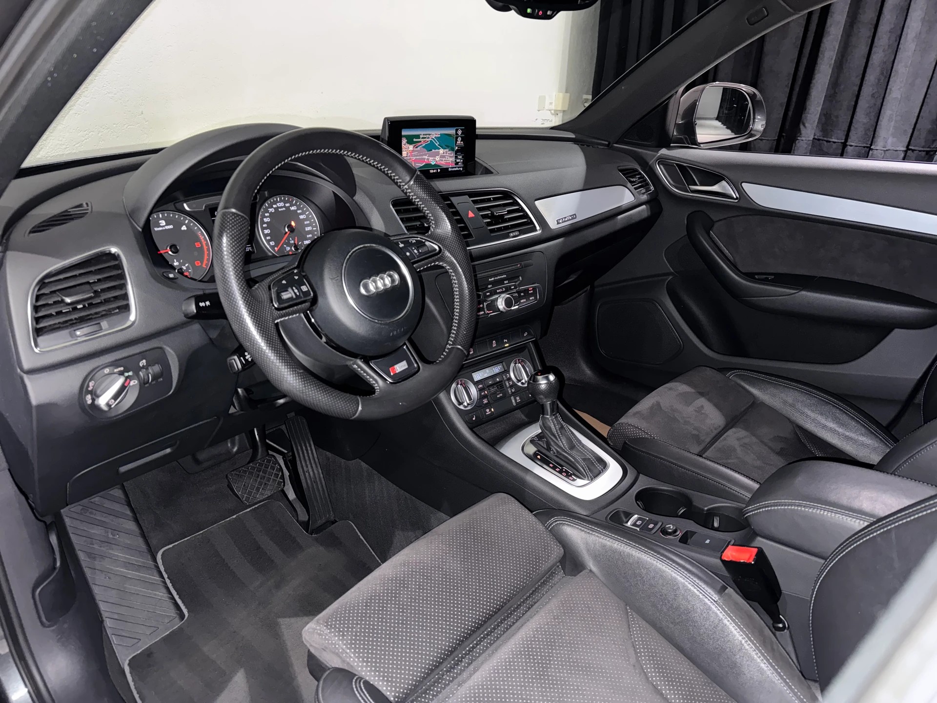AUDI AUDI Q3 2.0 TDI quattro S-tronic | CH |-image-10