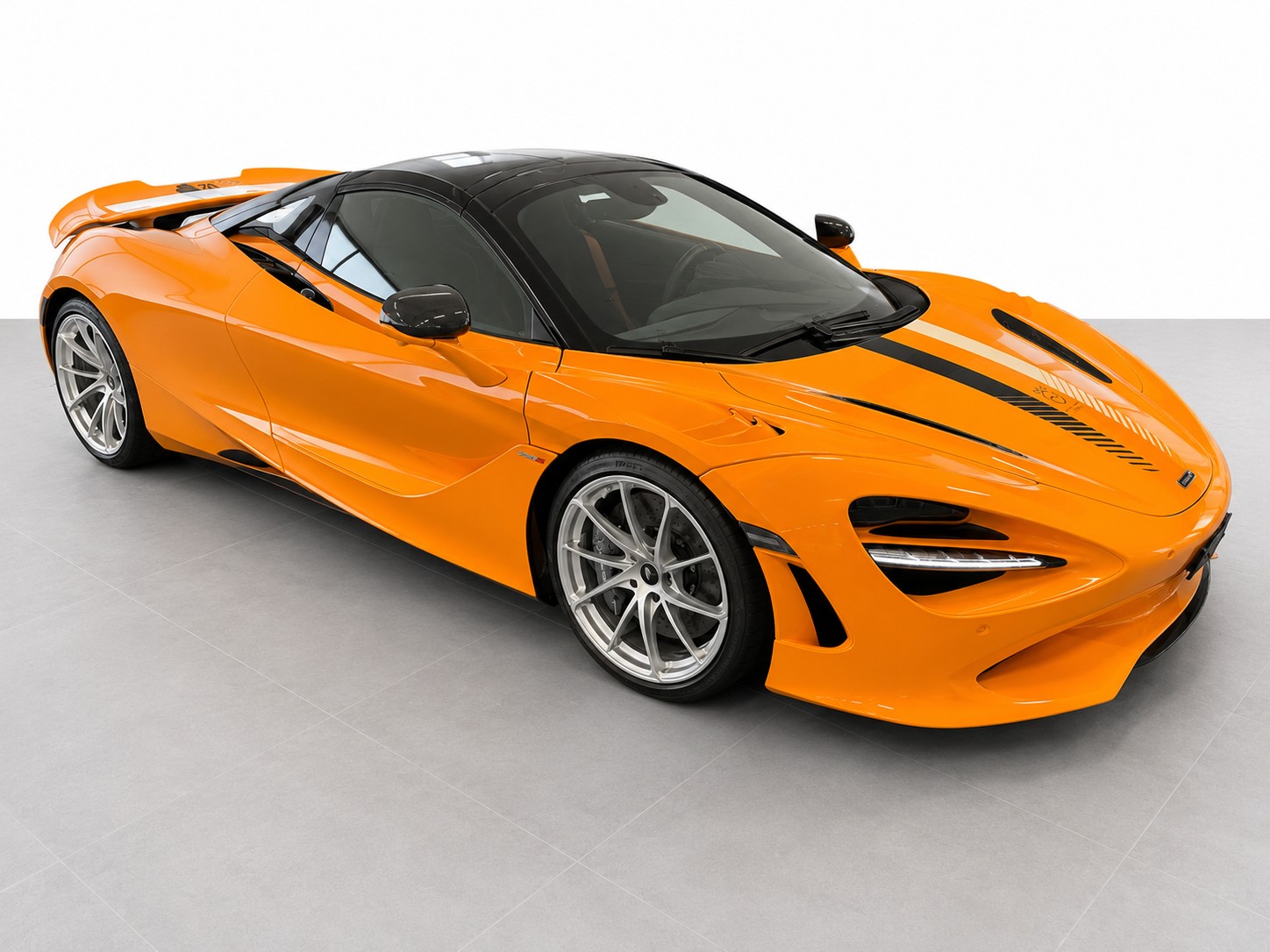 McLAREN McLaren 750S “60" Anniversary Triple Crown Spider Performance 1 of 60-showroom-element-3