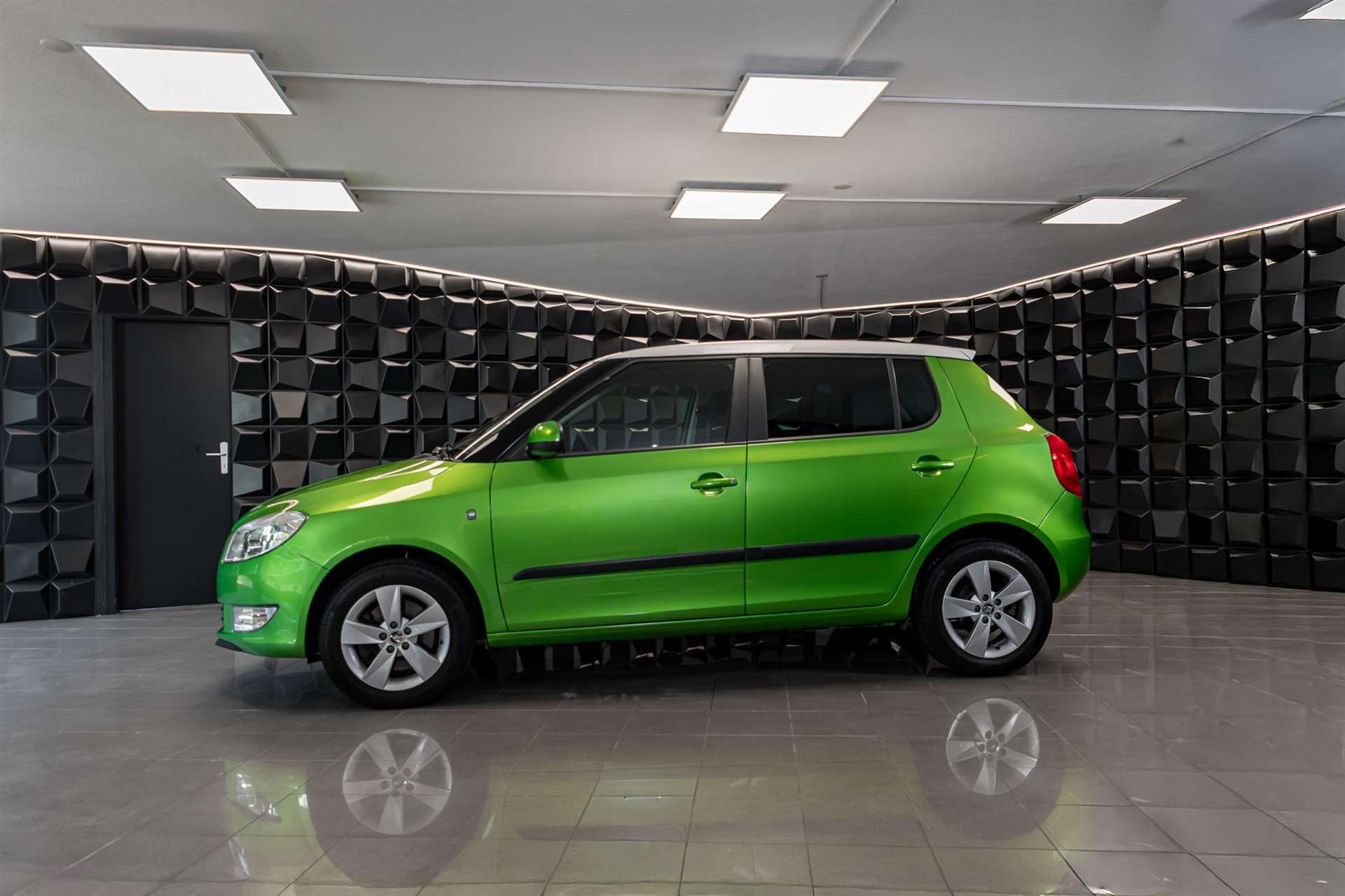 SKODA Fabia 1.2 TSI Ambition Plus-showroom-element-1