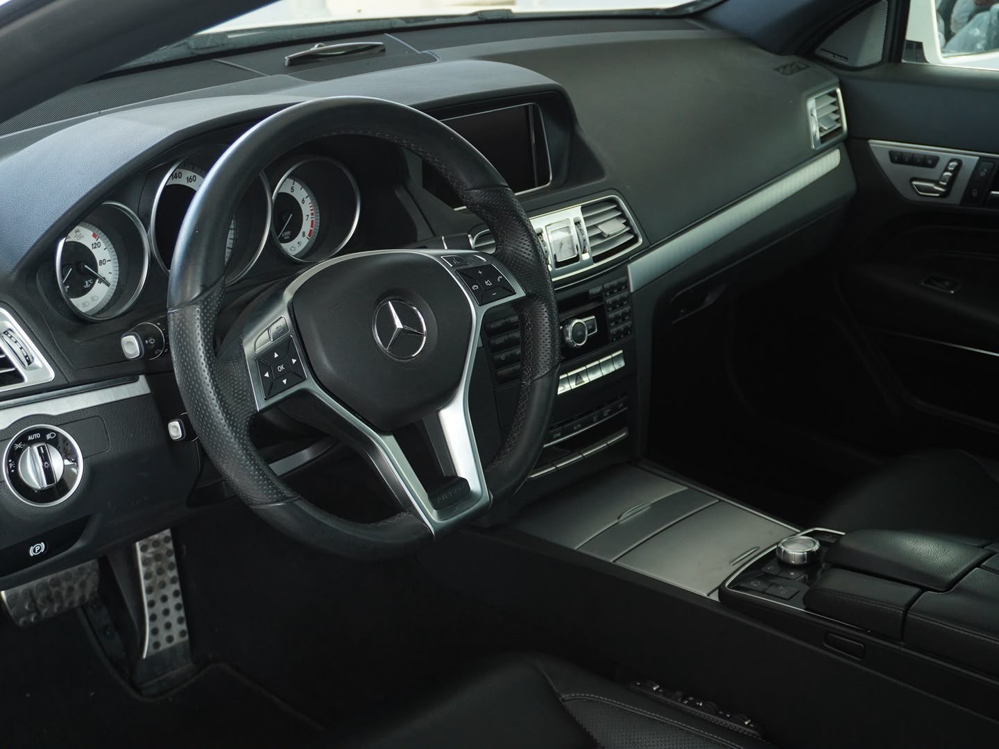 MERCEDES-BENZ E 300 7G-Tronic AMG Line-image-4