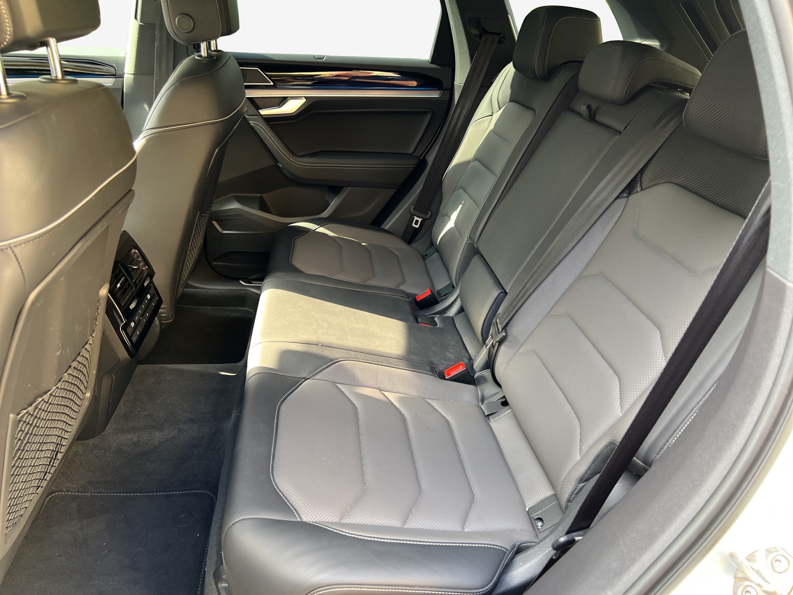 VW Touareg 3.0 TDI R Line Tiptronic-image-10
