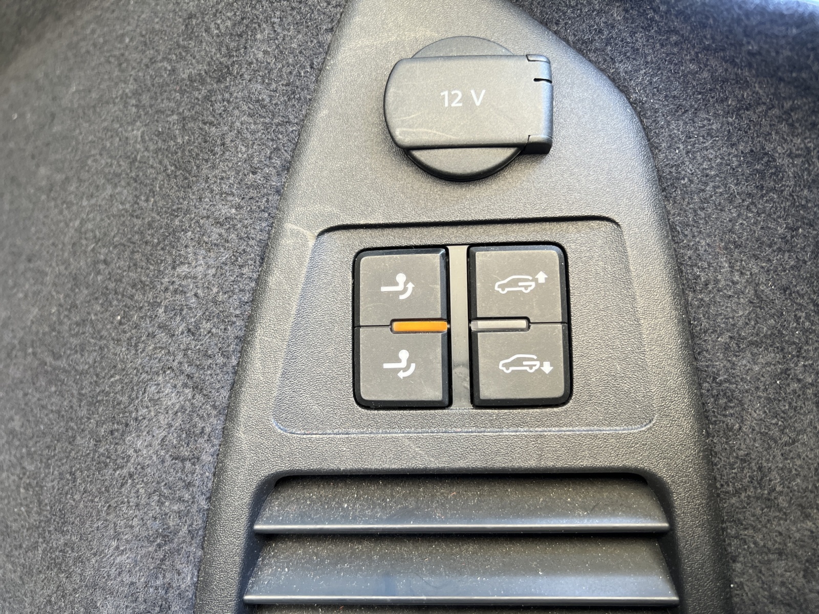 VW Touareg 3.0 TDI R Line Tiptronic-image-12