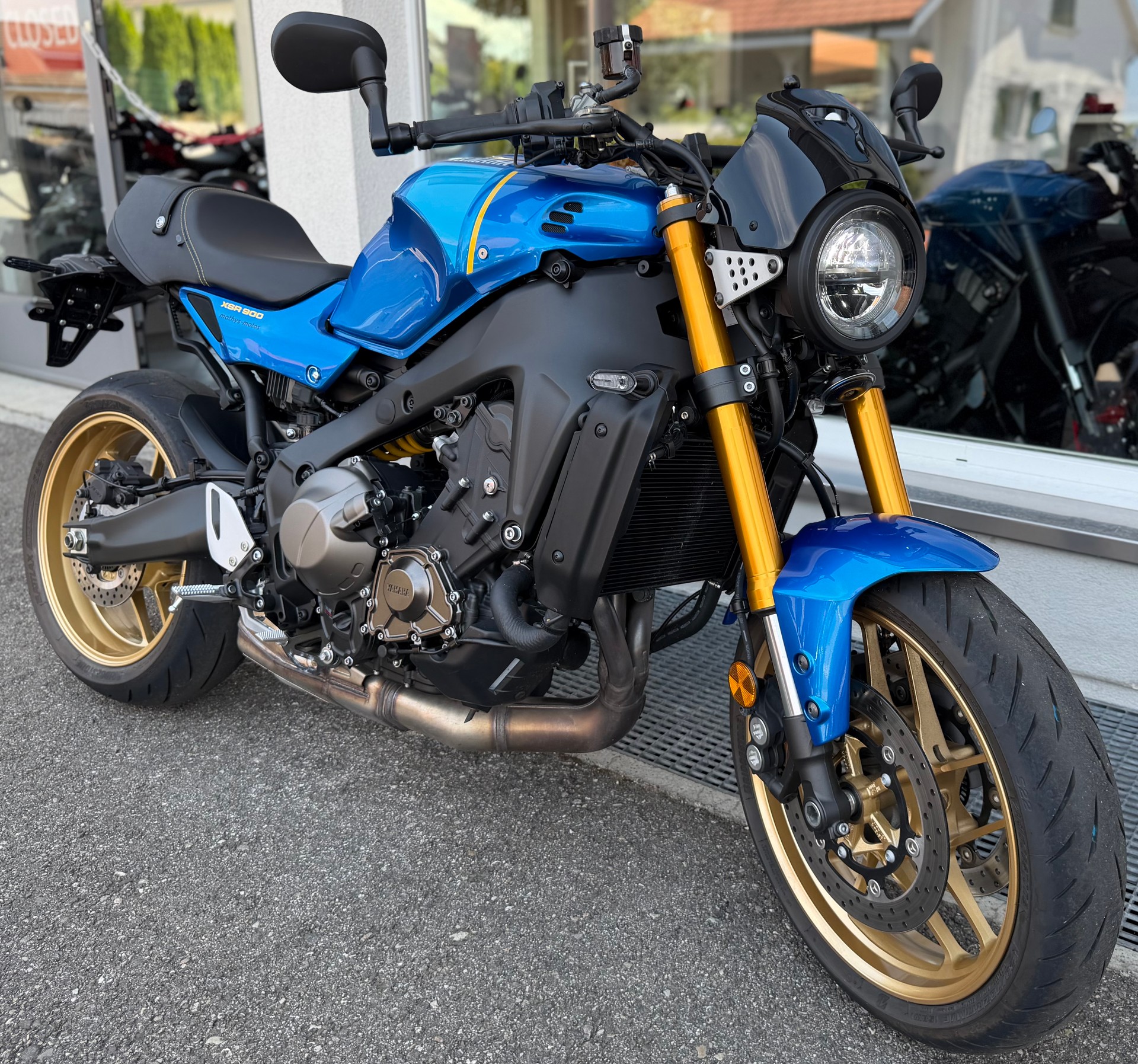 YAMAHA XSR 900-showroom-element-2