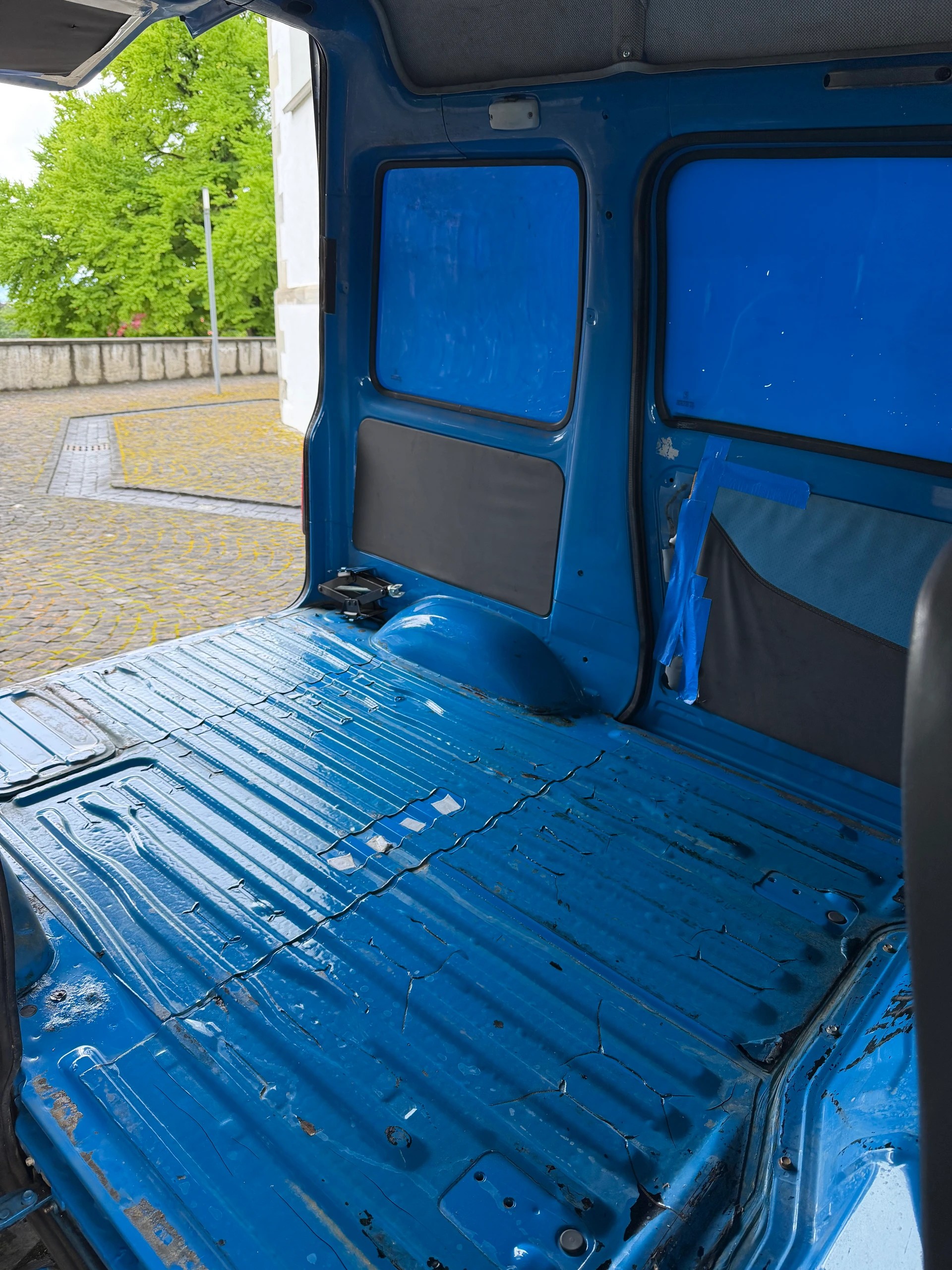 PIAGGIO Porter 1.3 4x4 Umo 4x4 / Kasten / 1 Hand / CH-Fahrzeug / Schiebetür links & rechts-image-11