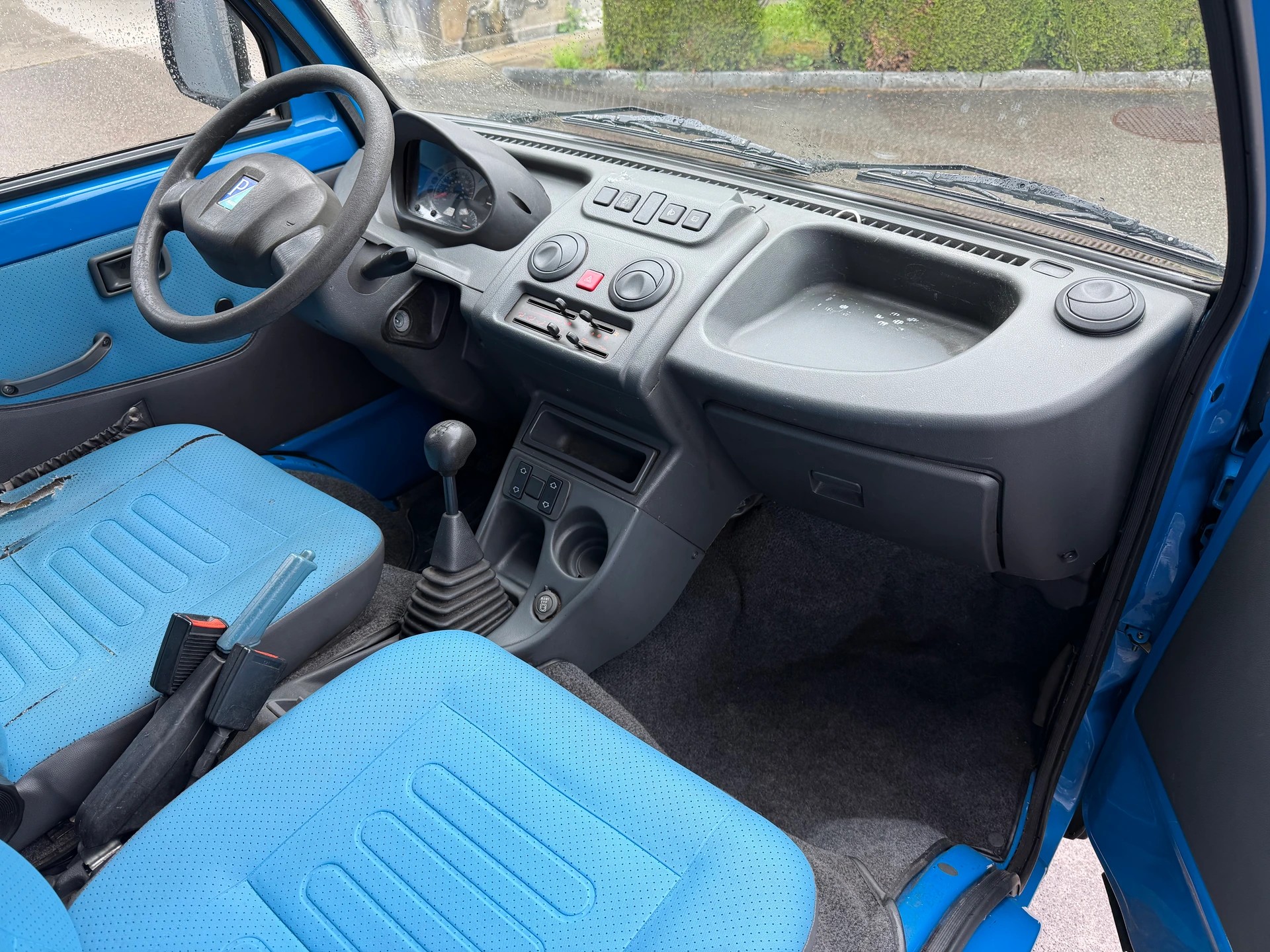 PIAGGIO Porter 1.3 4x4 Umo 4x4 / Kasten / 1 Hand / CH-Fahrzeug / Schiebetür links & rechts-image-10