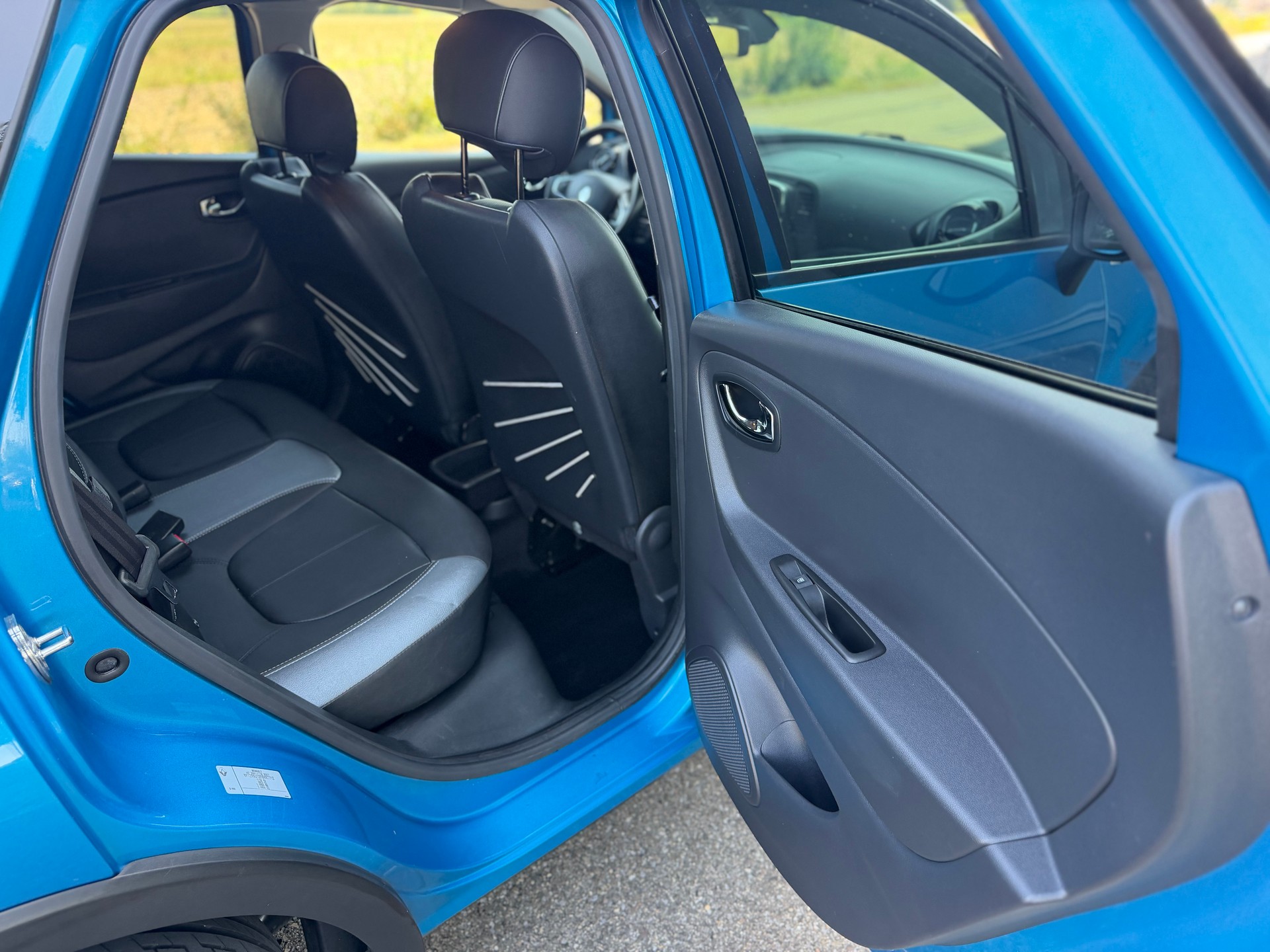 RENAULT Captur 1.2 T 16V Swiss Edition EDC-image-10