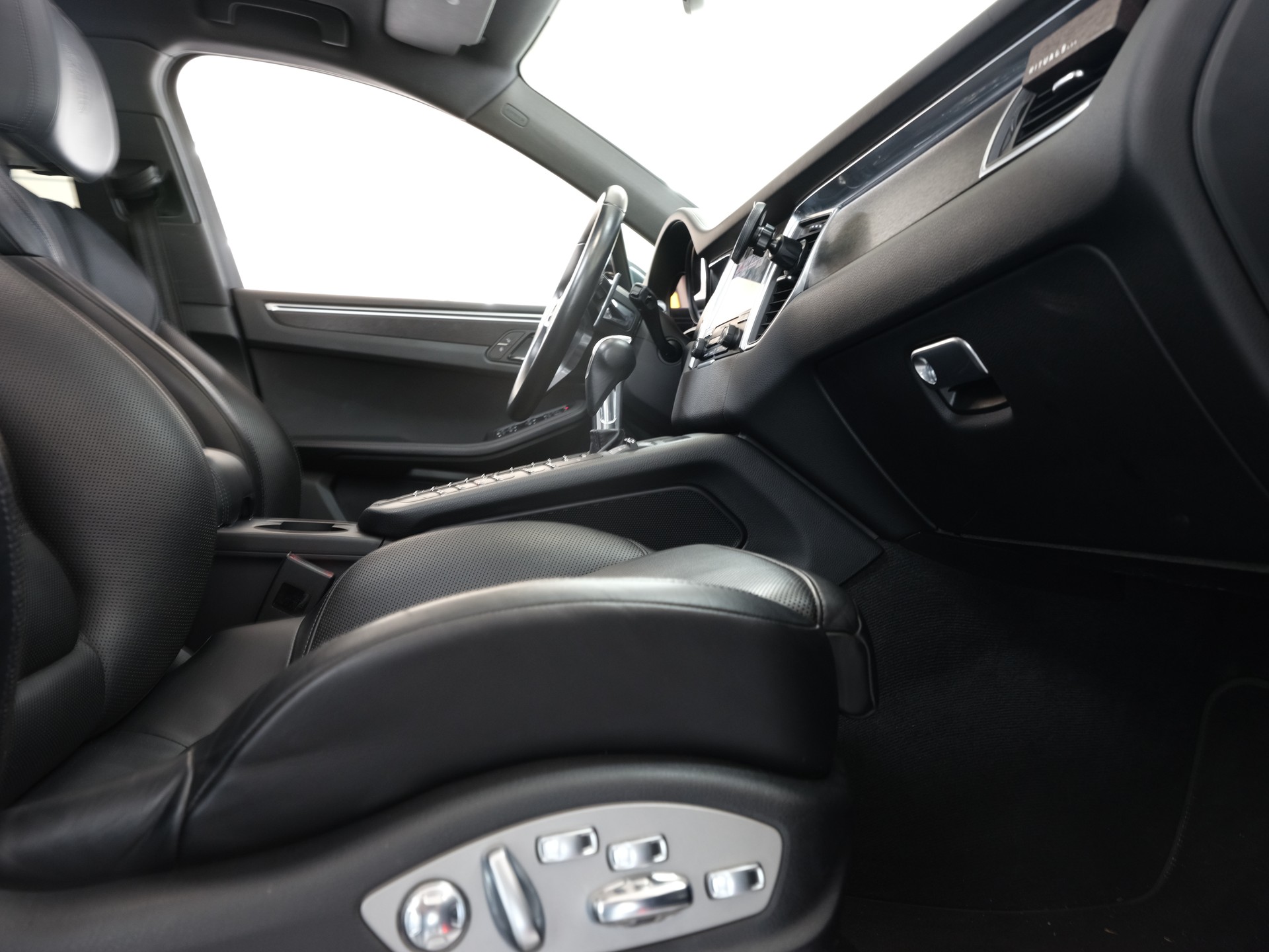 PORSCHE Macan GTS PDK *Bose* *Panorama* *Sportabgassanlage*-image-33