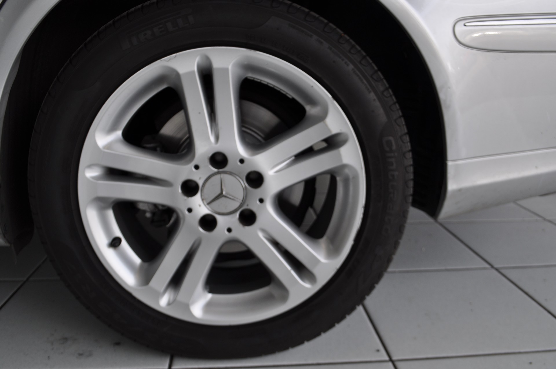 MERCEDES-BENZ E 350 Avantgarde 4Matic Automatic-image-4