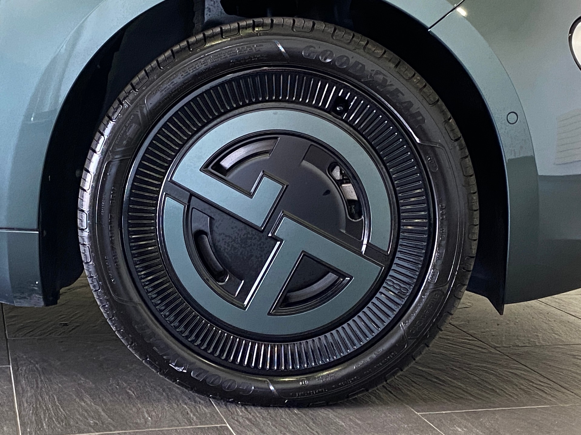 FIAT 500 electric 87 kW Giorgio Armani Collector’s Edition-showroom-element-3